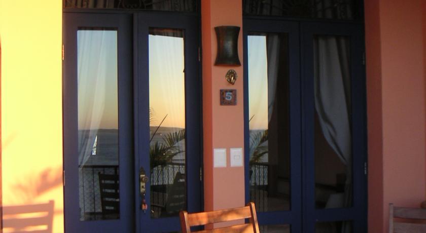 image-housing-carousel