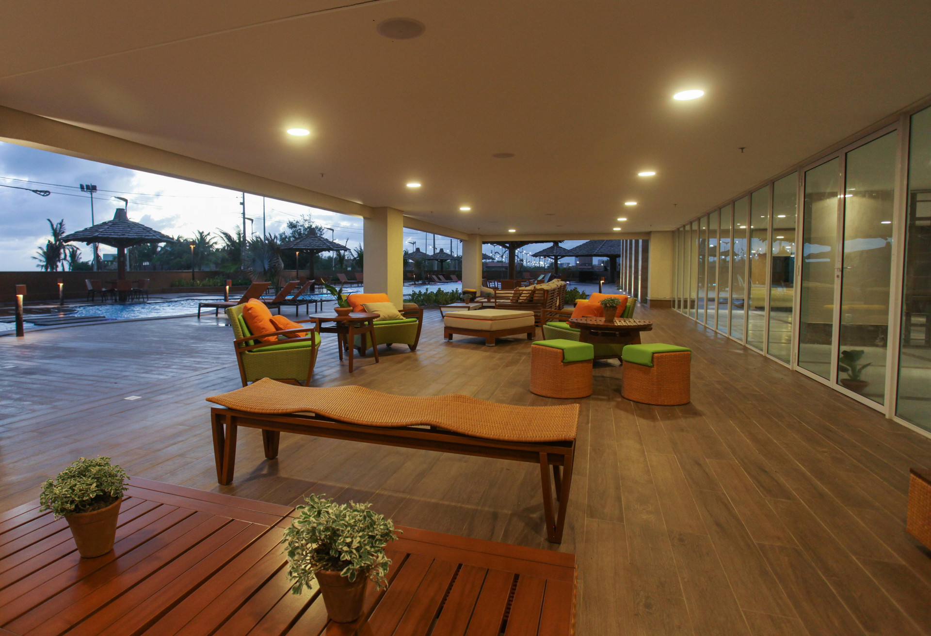 image-housing-carousel