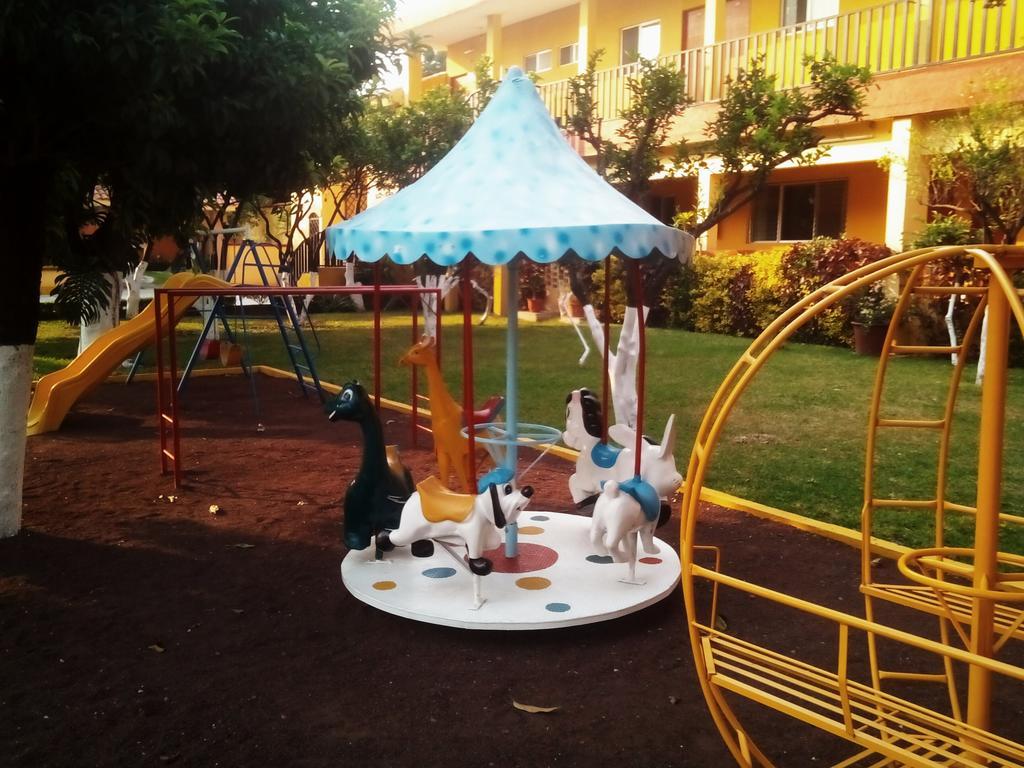 image-housing-carousel