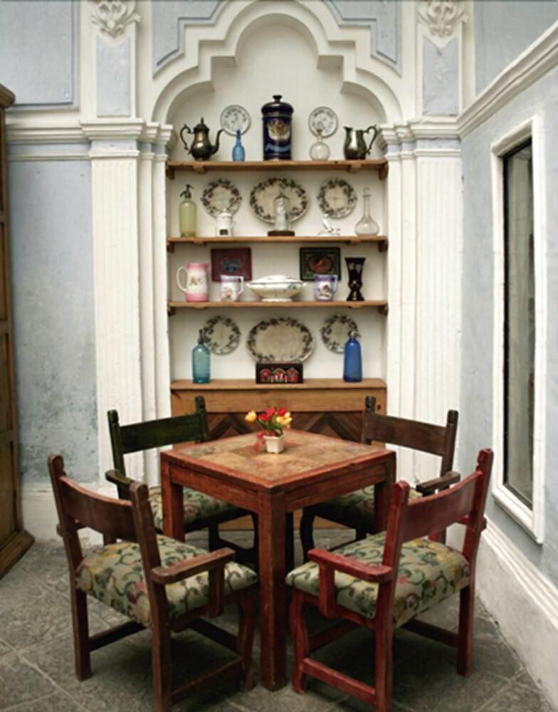 image-housing-carousel