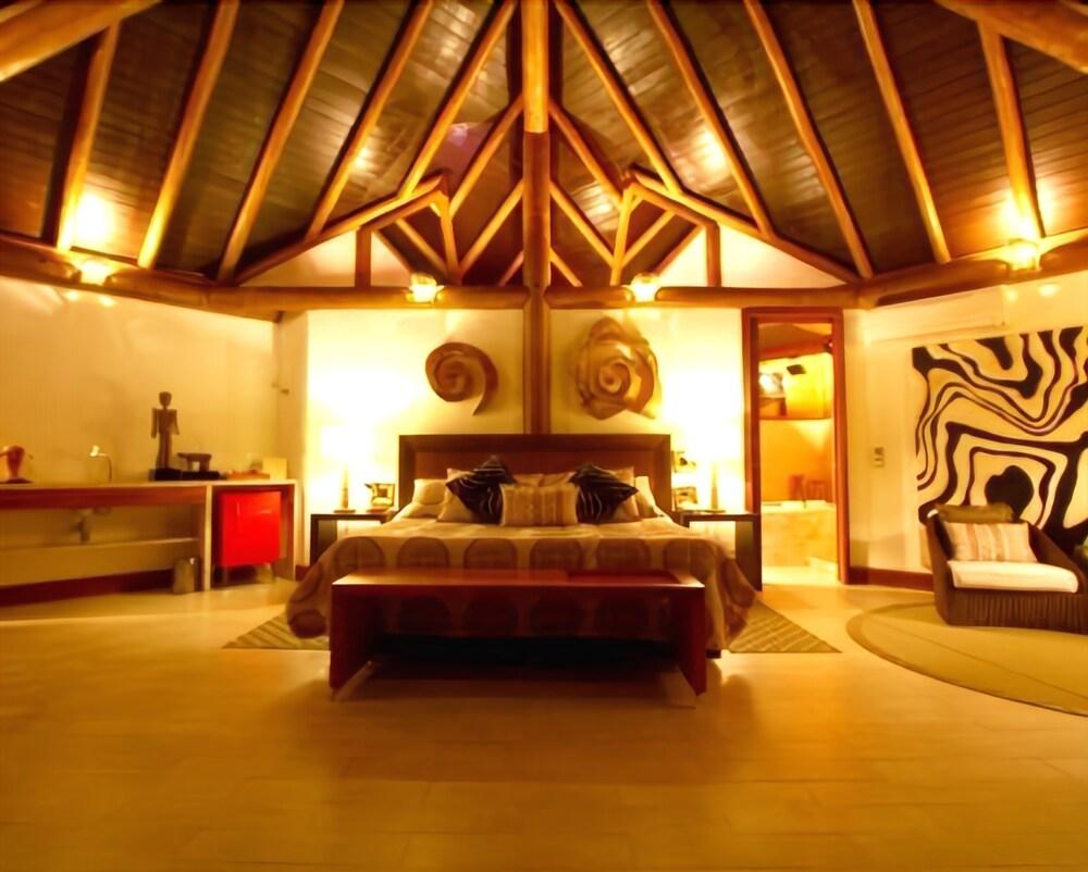 image-housing-carousel