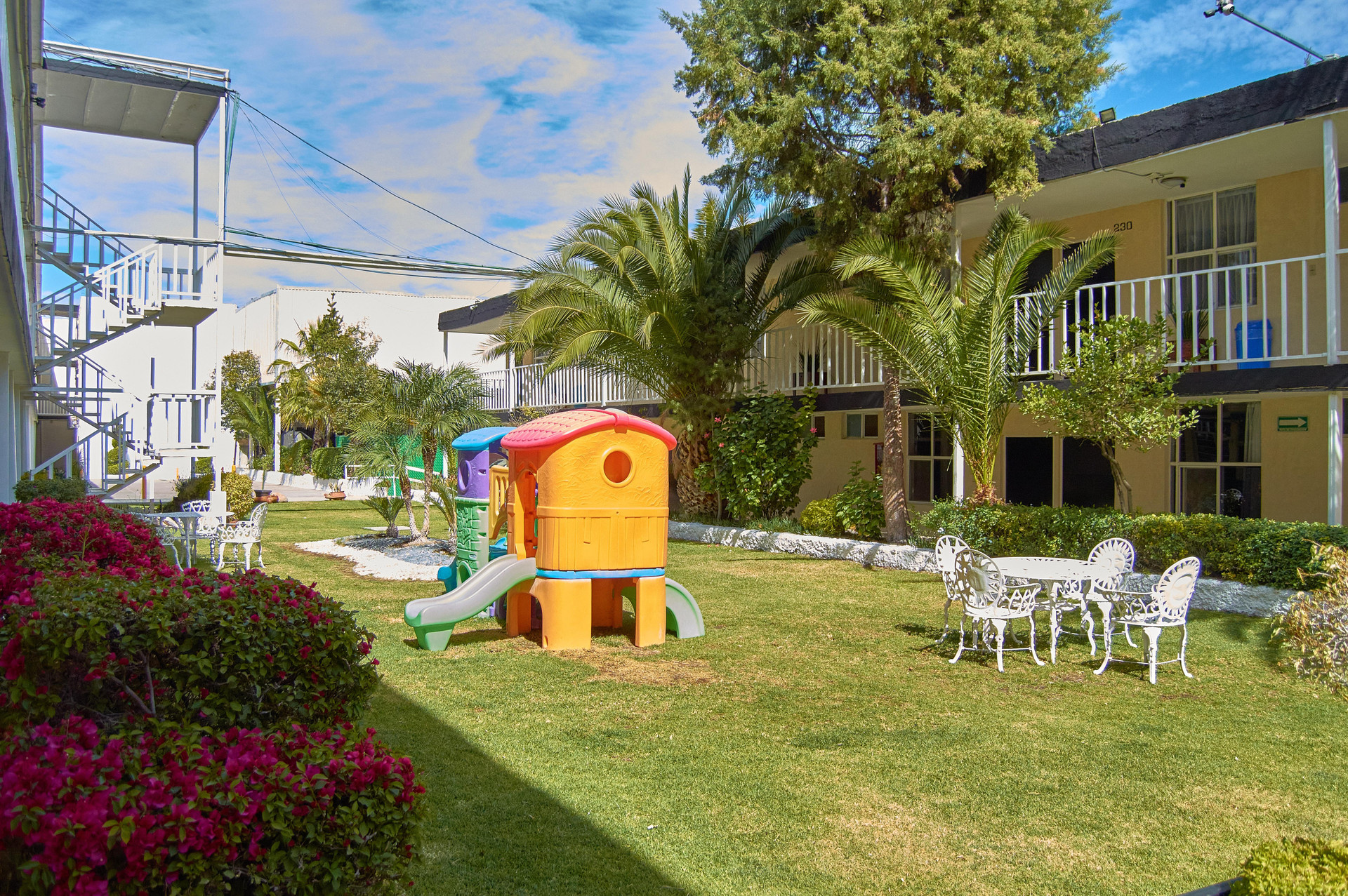 image-housing-carousel