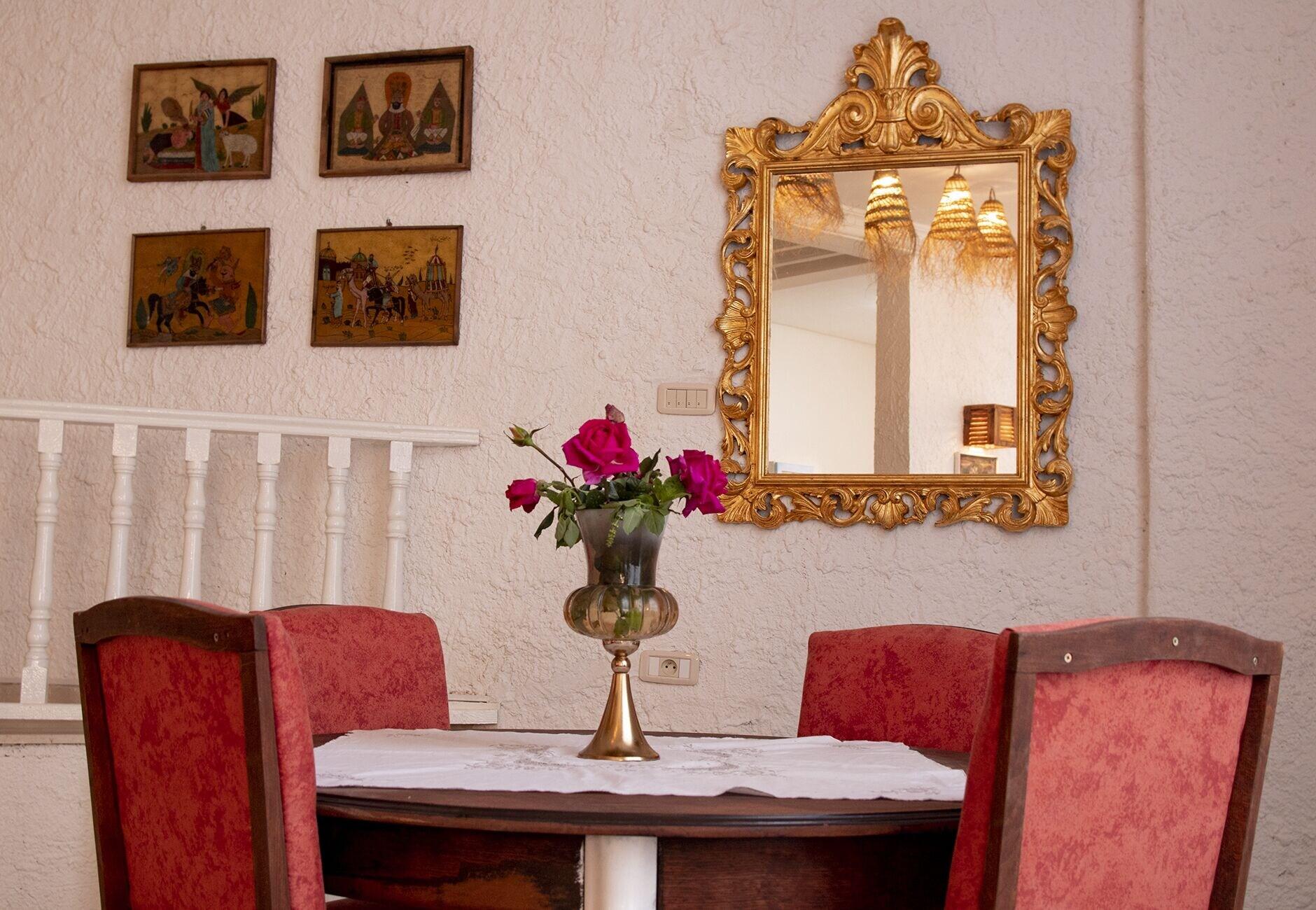 image-housing-carousel