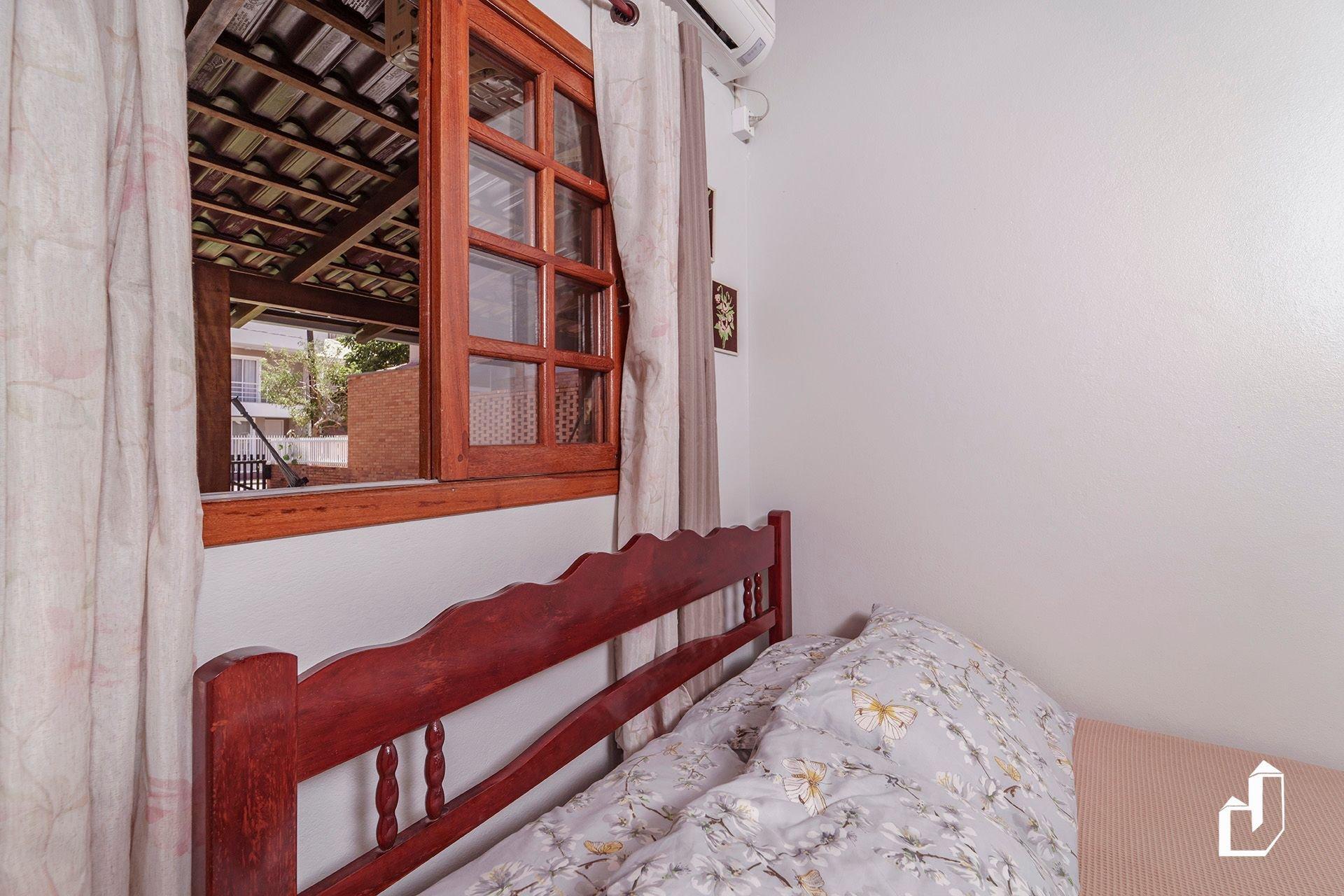 image-housing-carousel