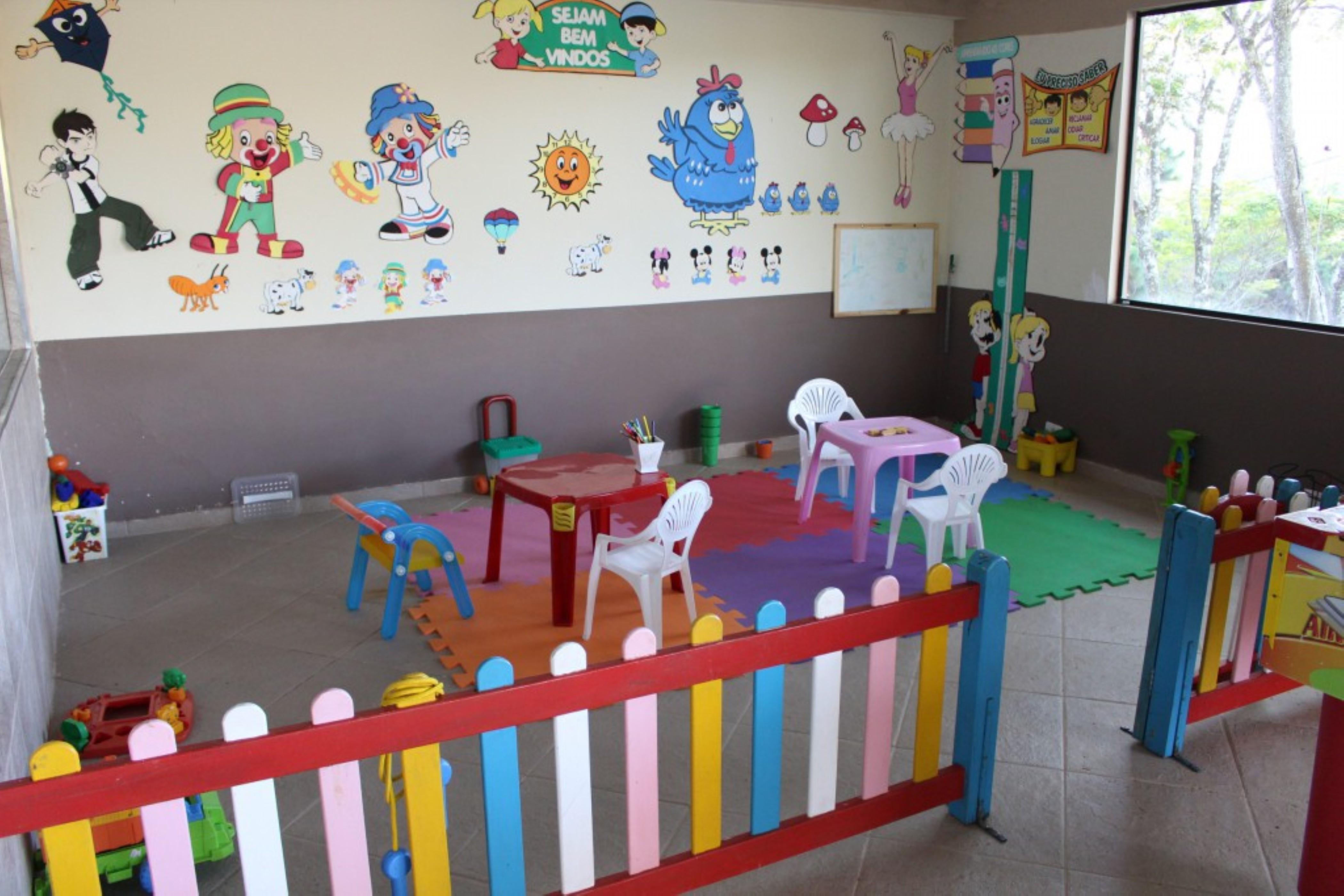 image-housing-carousel