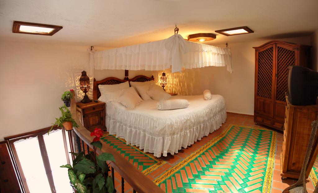 image-housing-carousel