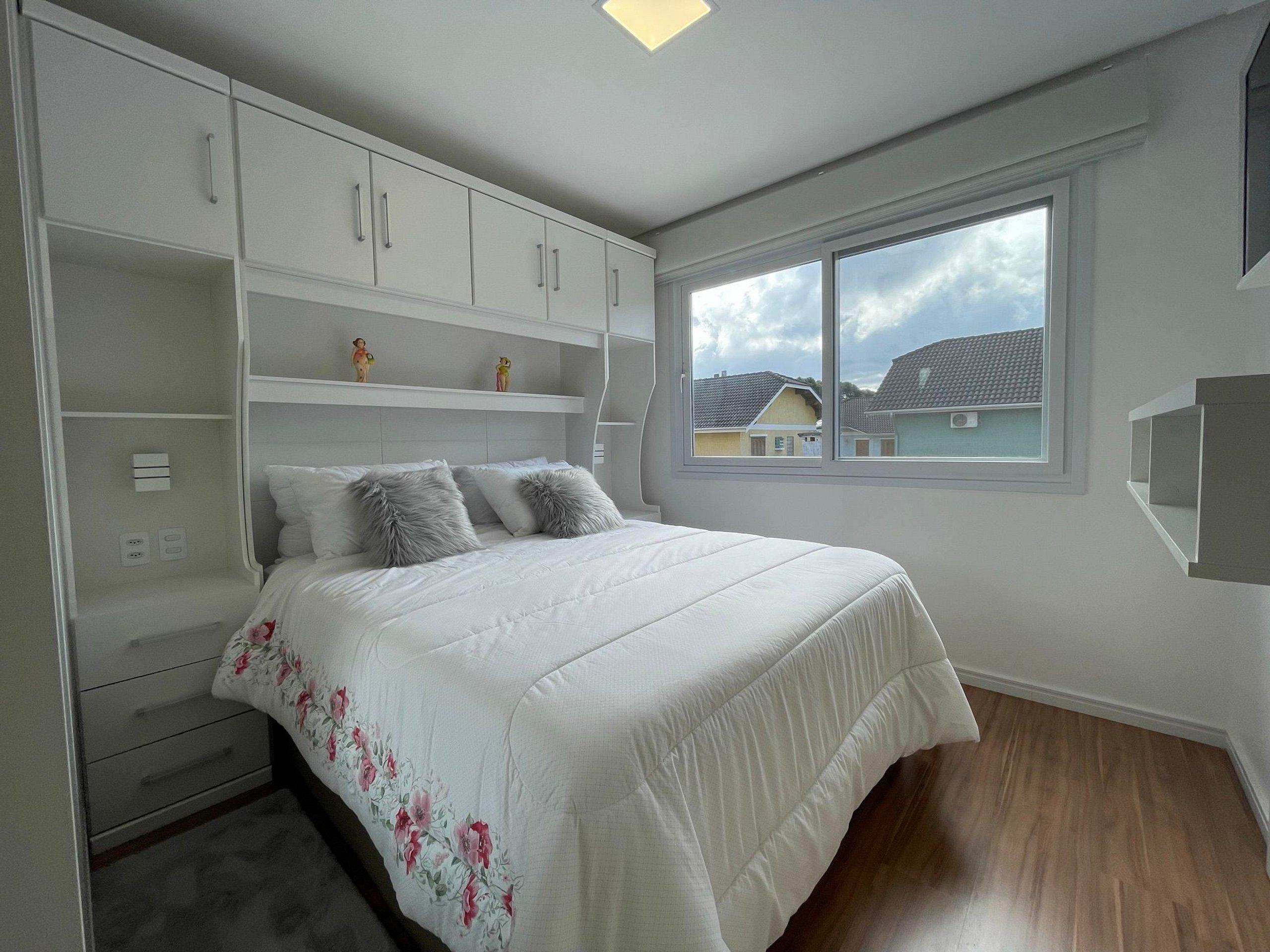 image-housing-carousel