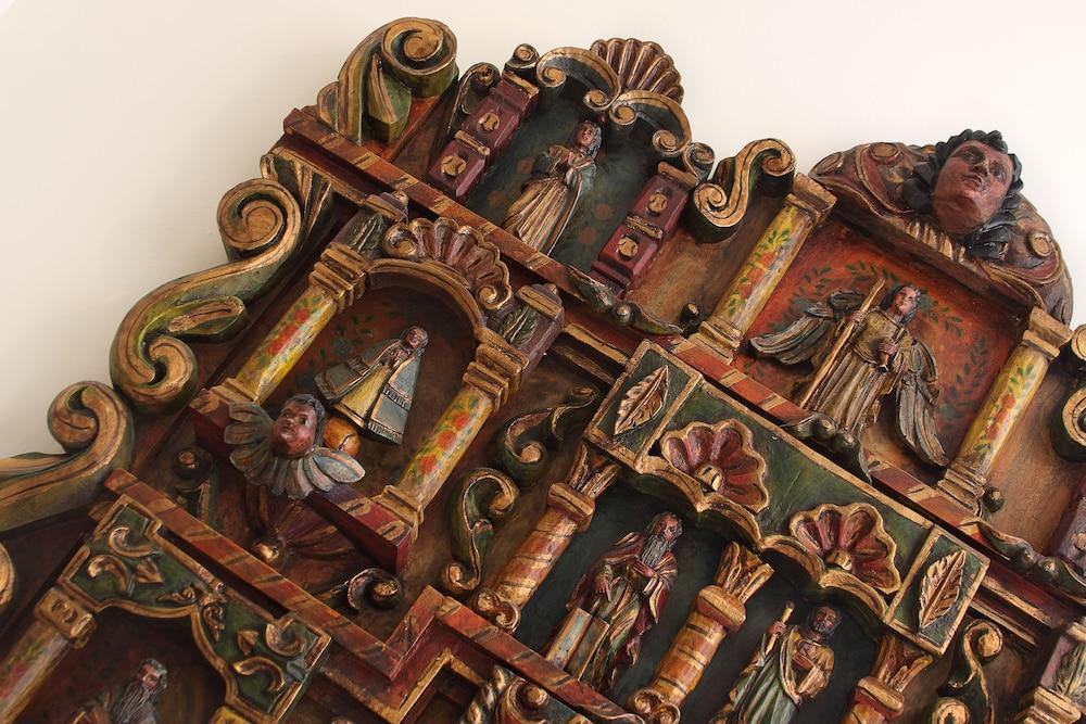 image-housing-carousel
