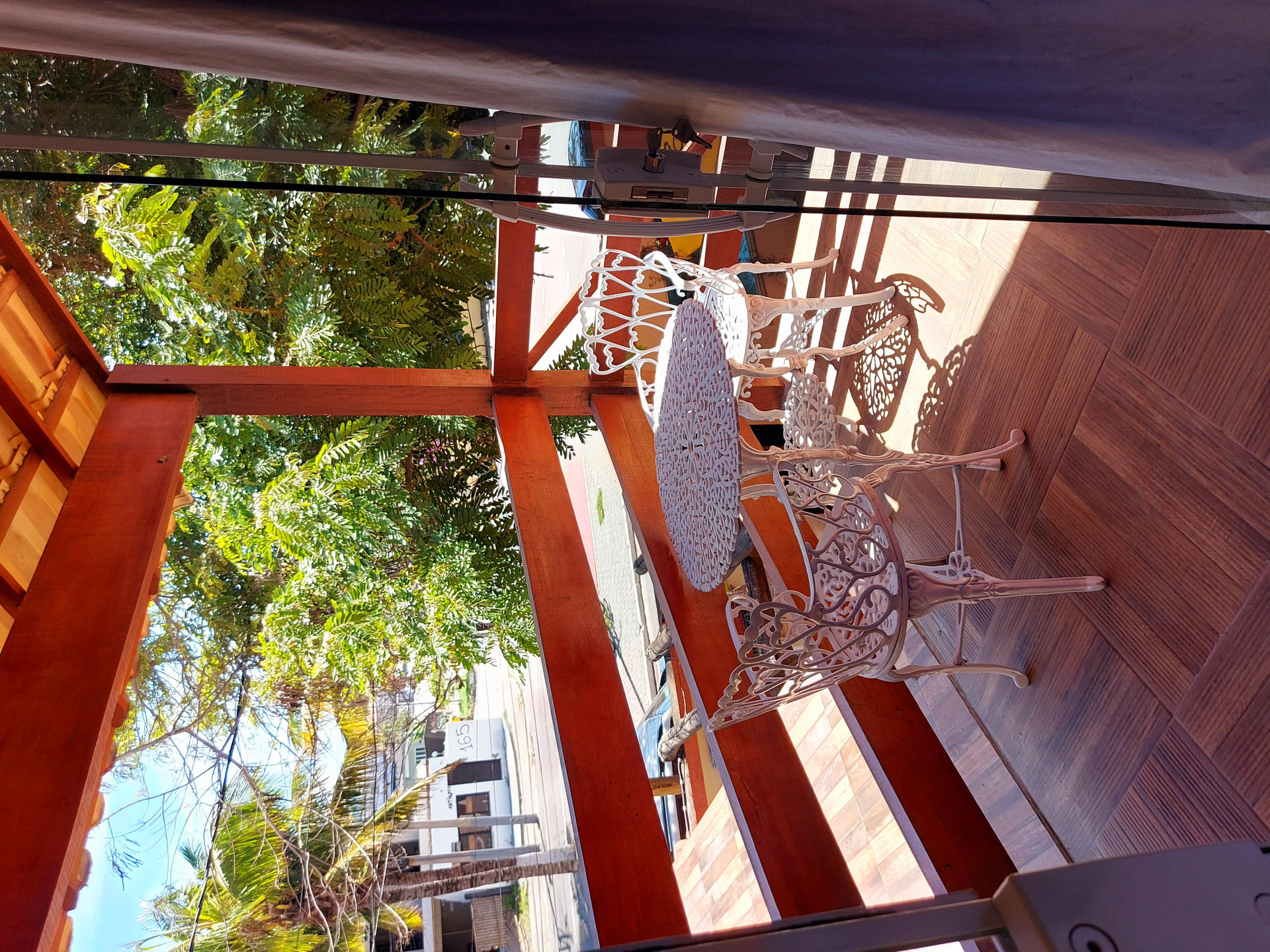 image-housing-carousel