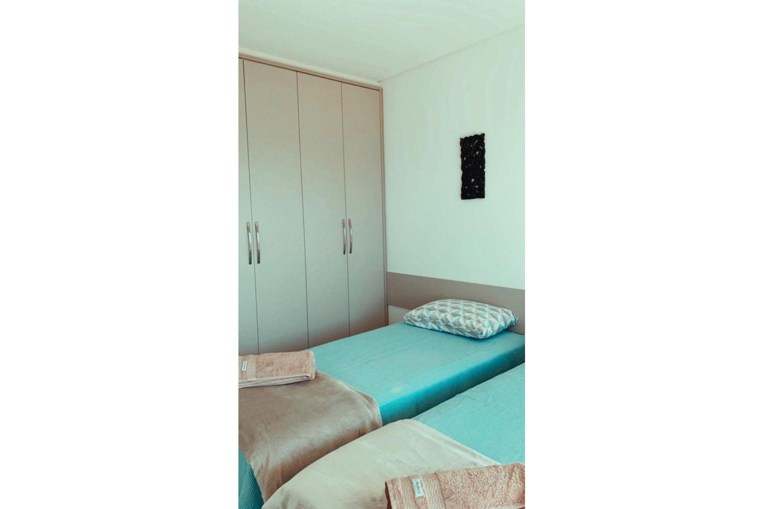 image-housing-carousel