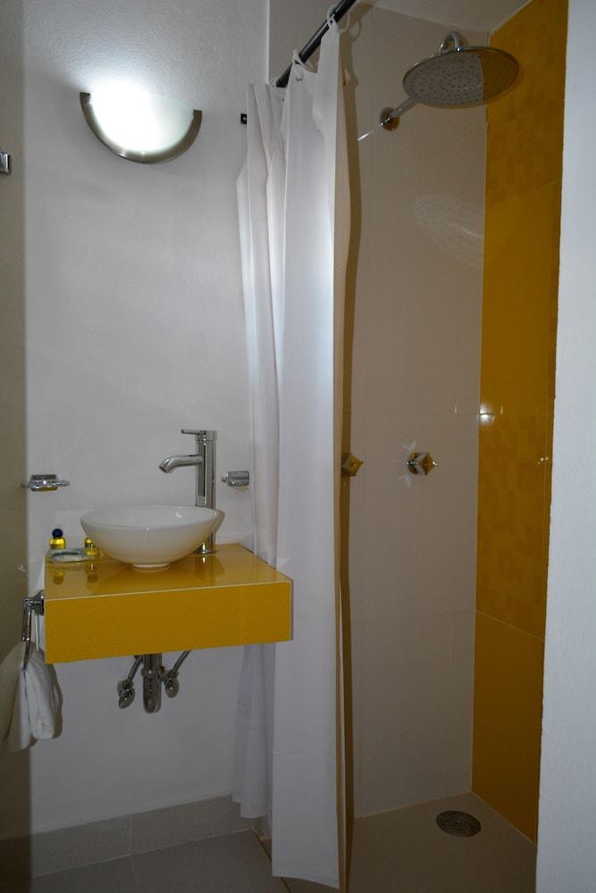 image-housing-carousel