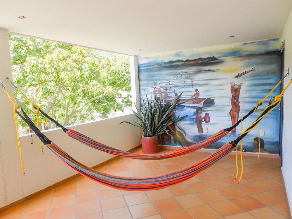 image-housing-carousel