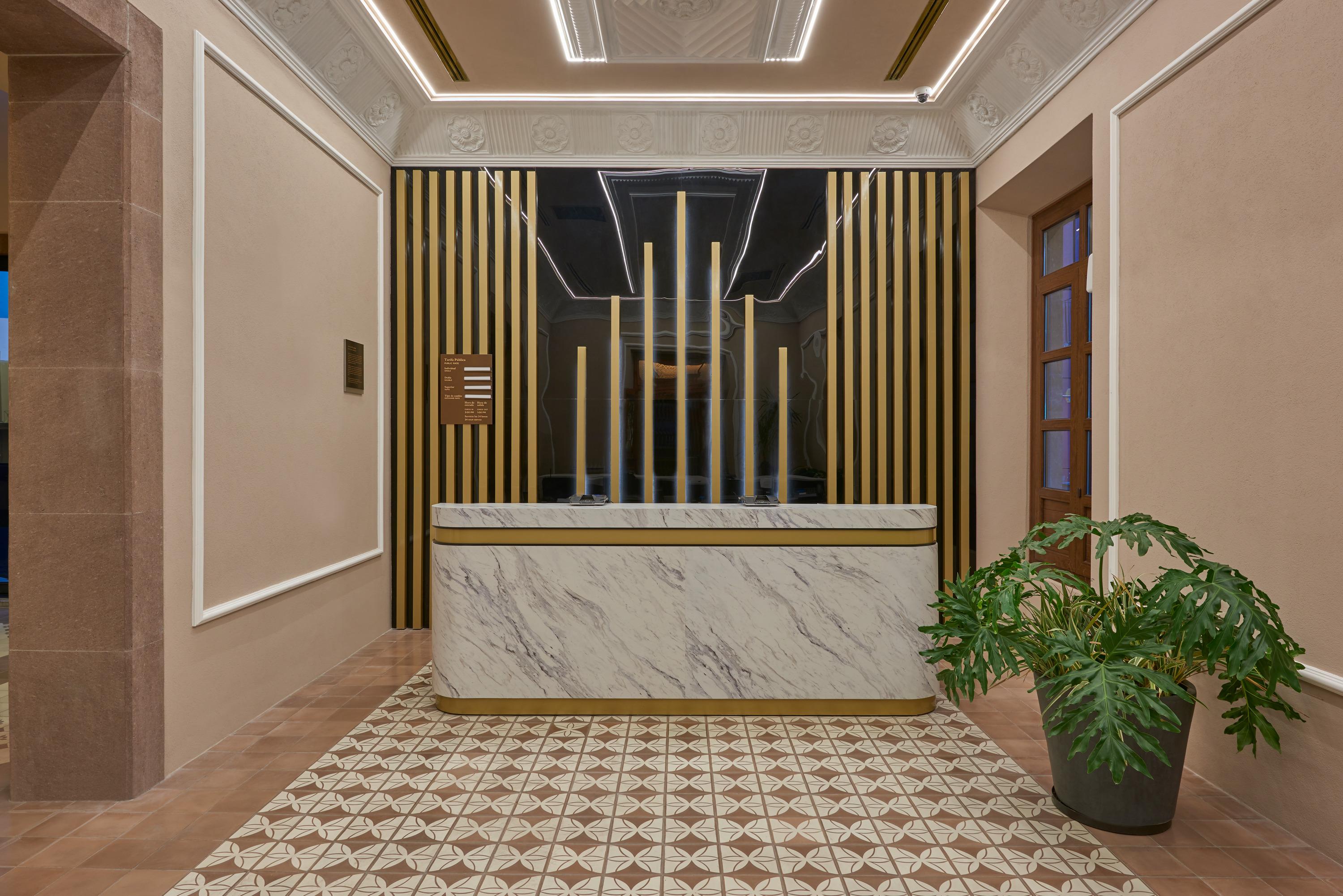image-housing-carousel