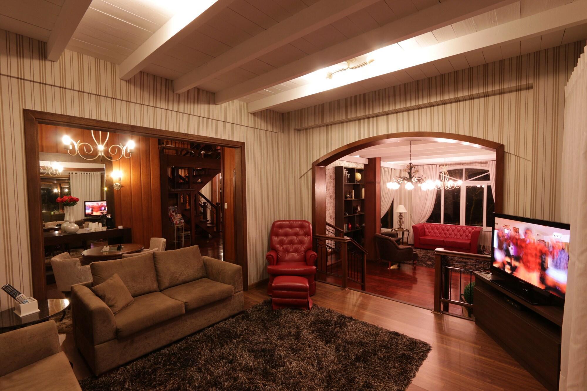 image-housing-carousel