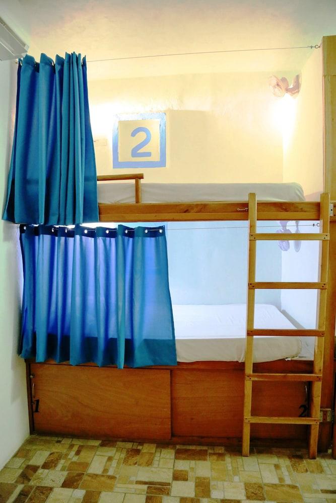 image-housing-carousel