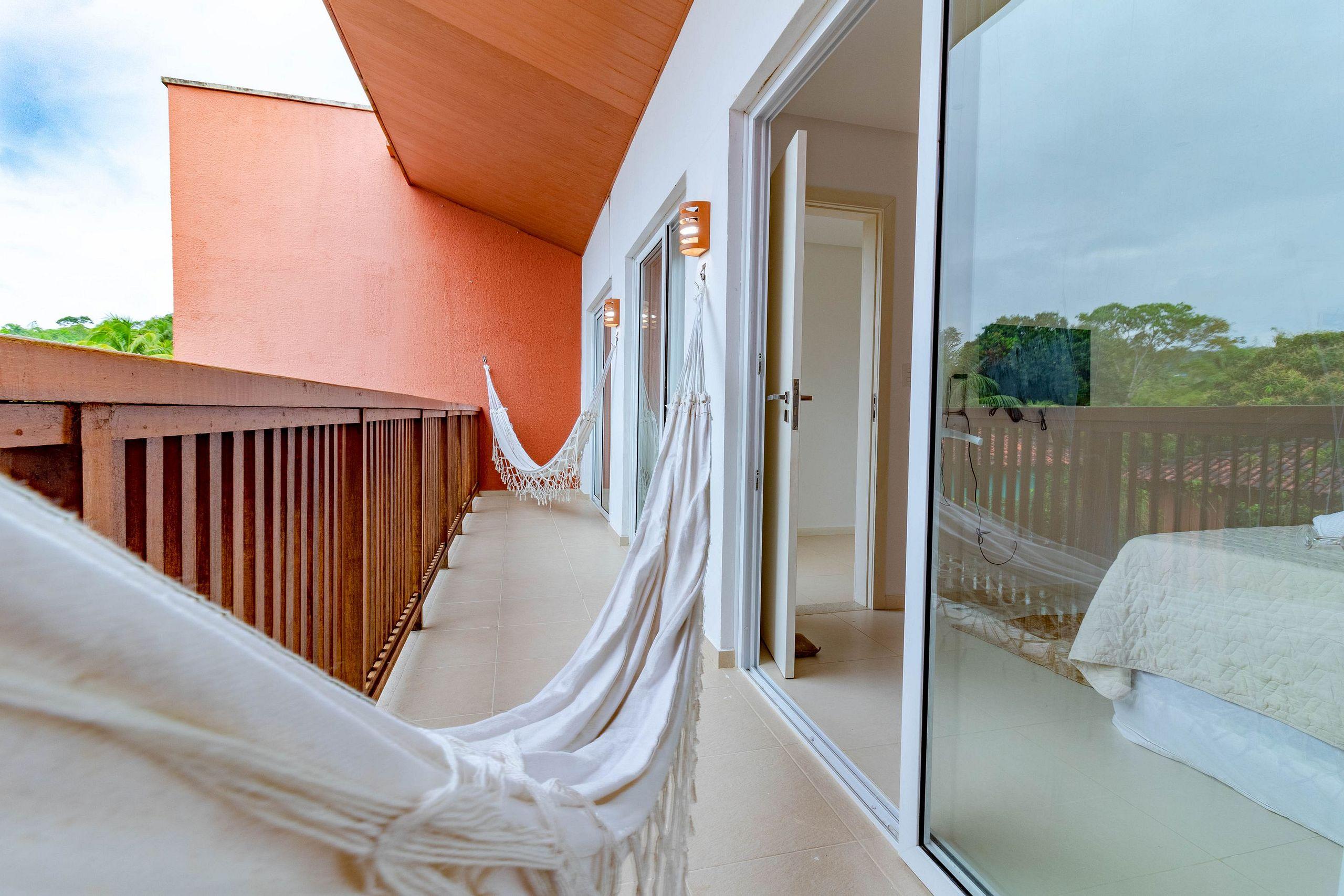 image-housing-carousel