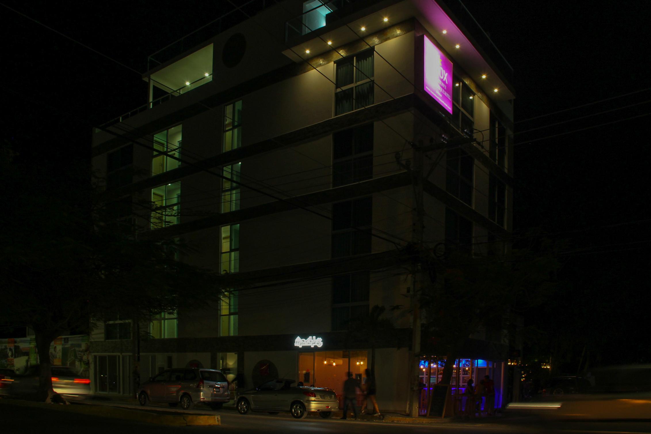 image-housing-carousel