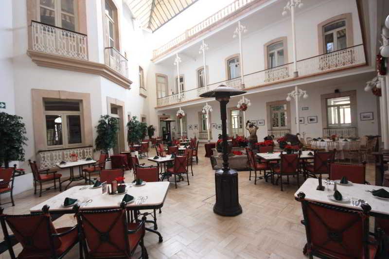 image-housing-carousel