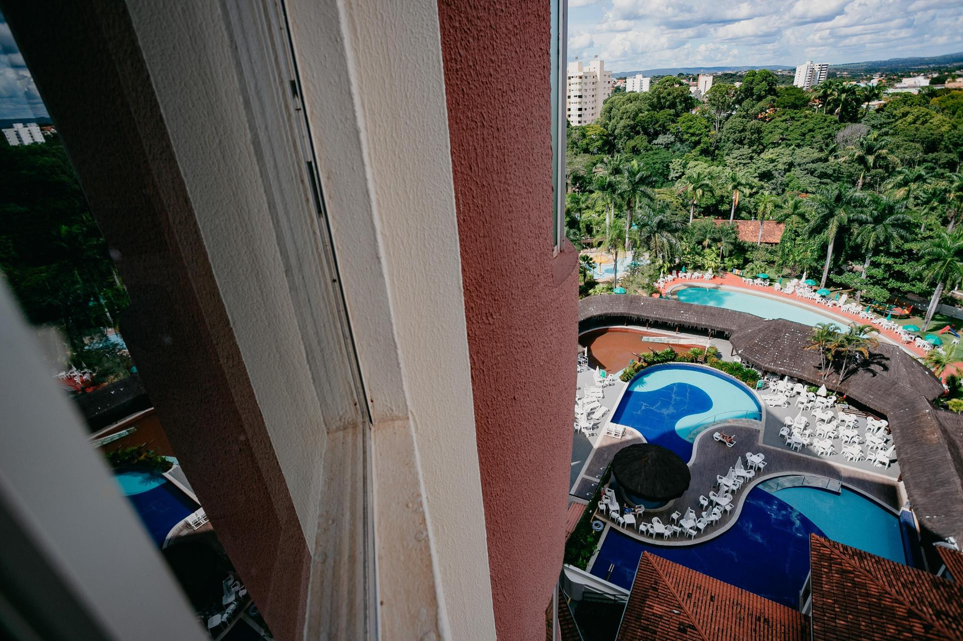 image-housing-carousel