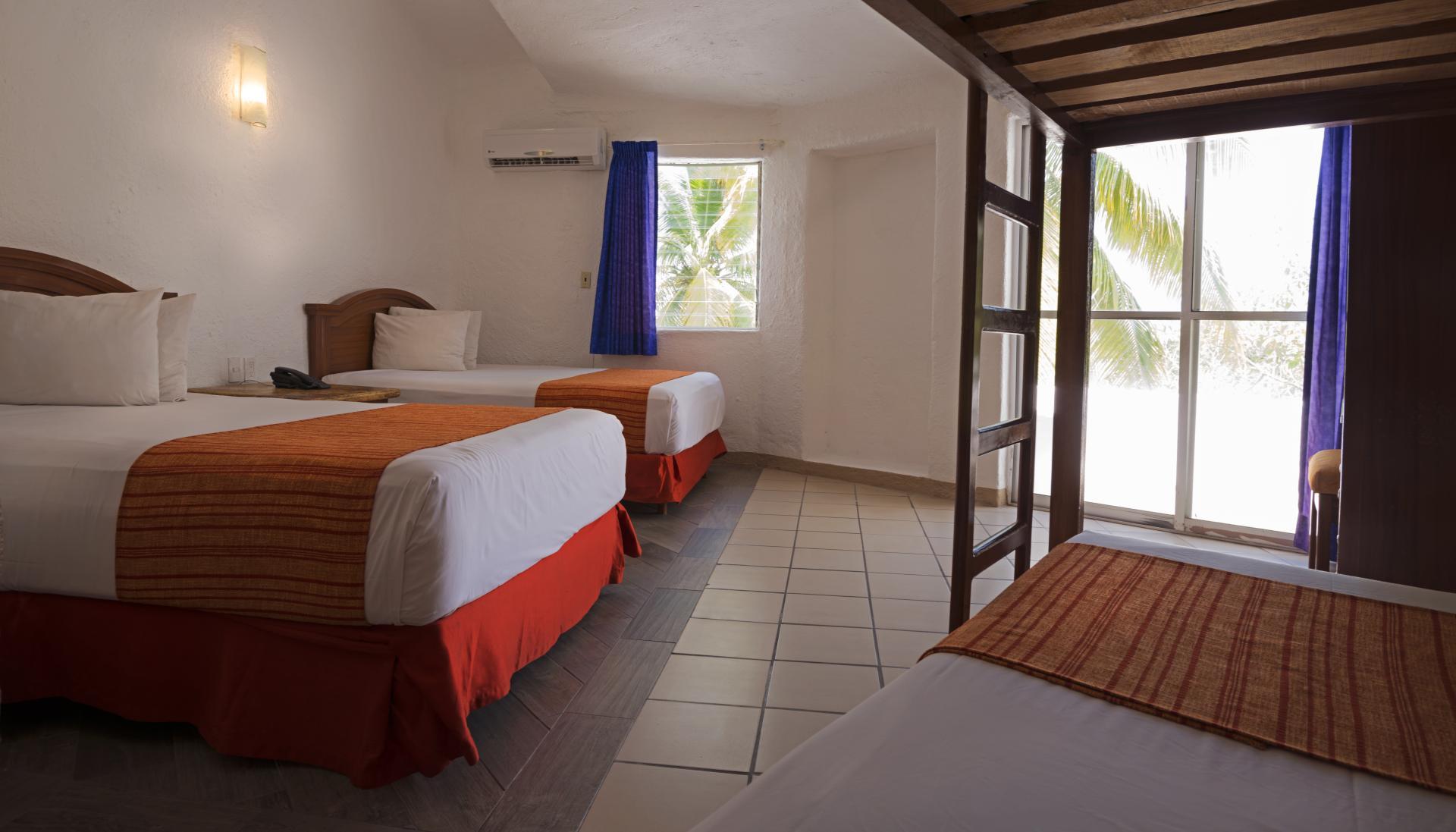 Habitación Familia -6 personas- Estándar con Vista al Jardín