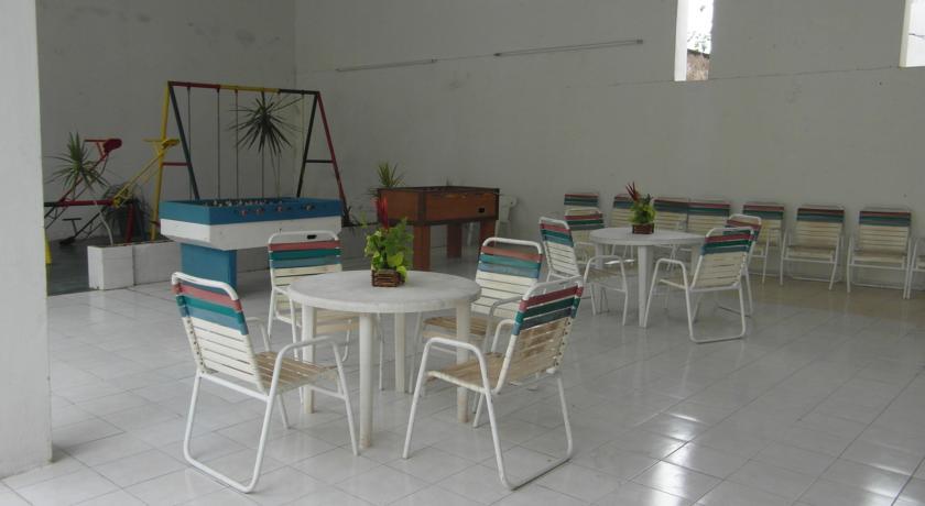 image-housing-carousel