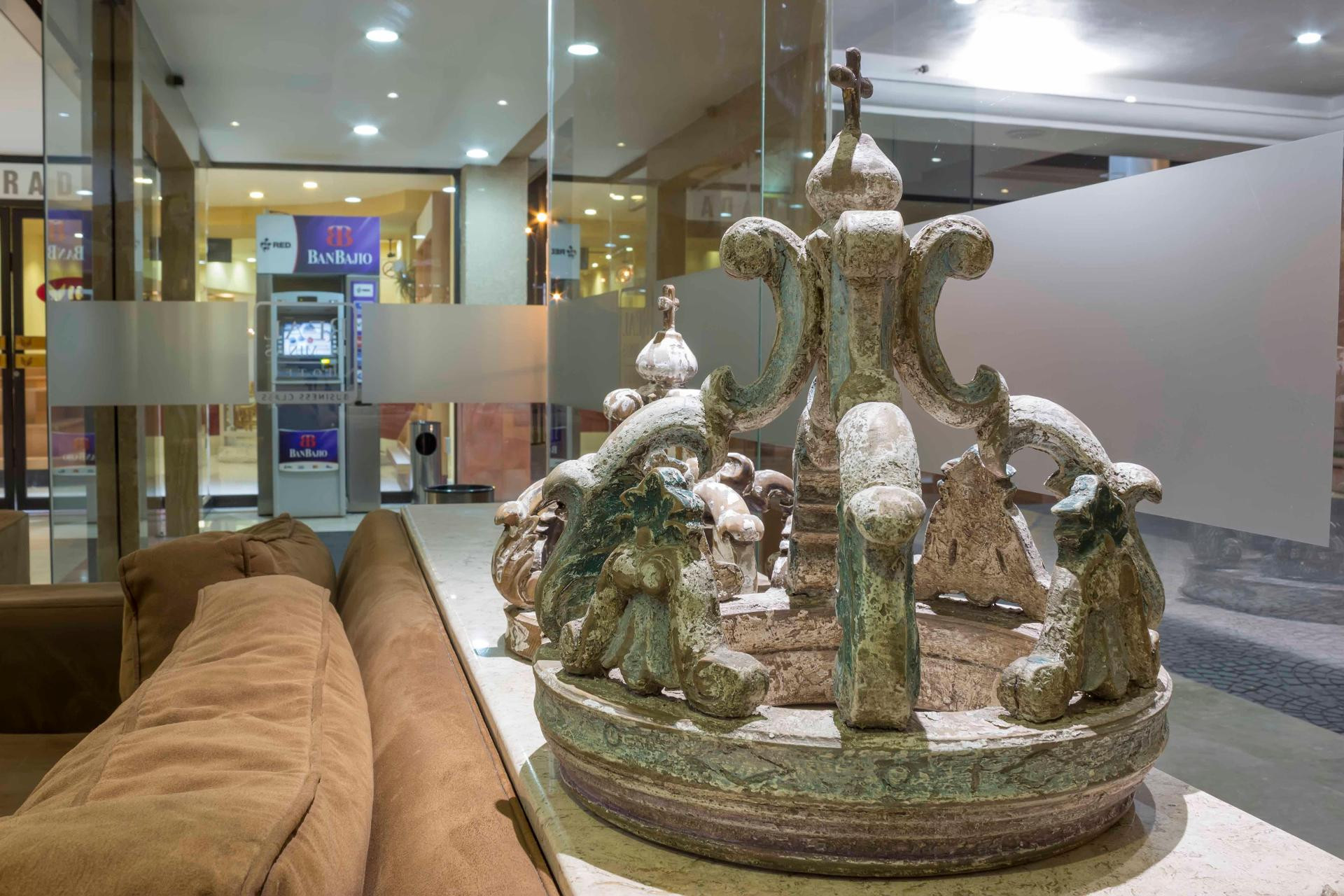 image-housing-carousel