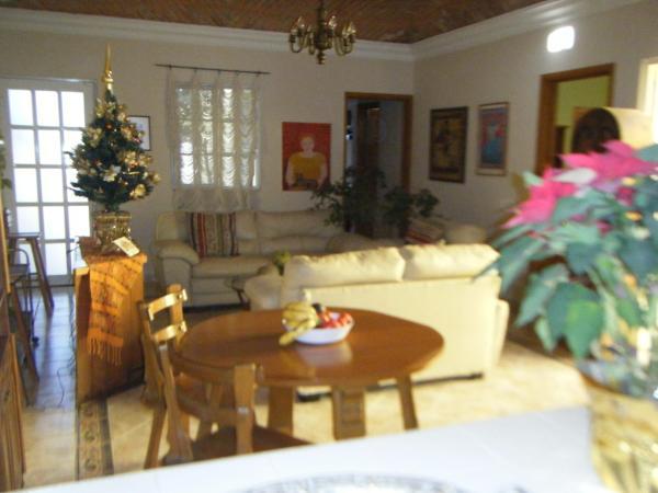 image-housing-carousel