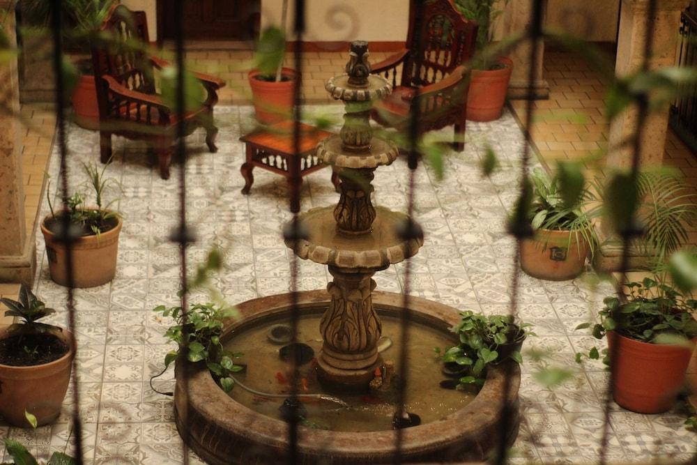 image-housing-carousel