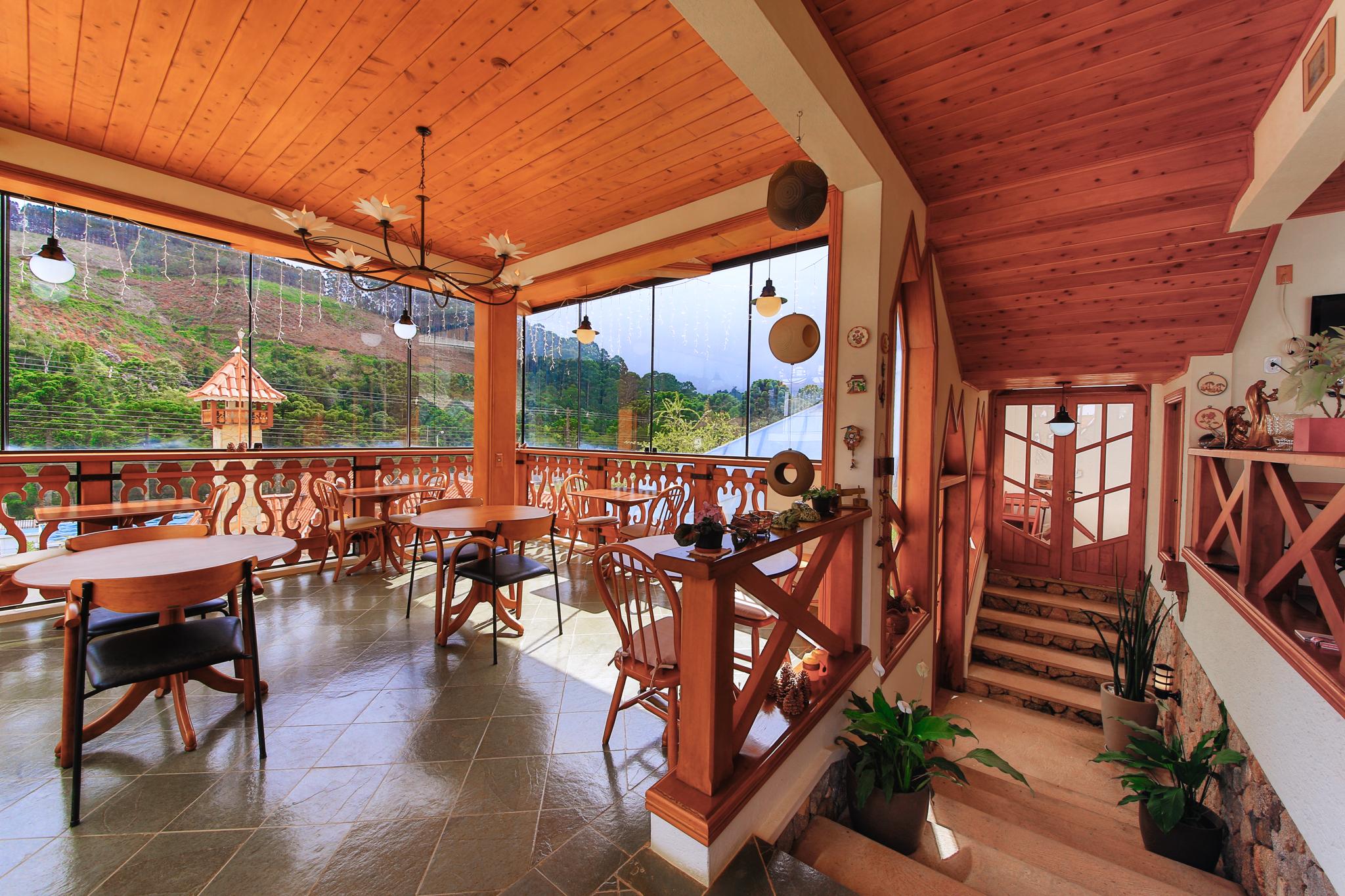 image-housing-carousel