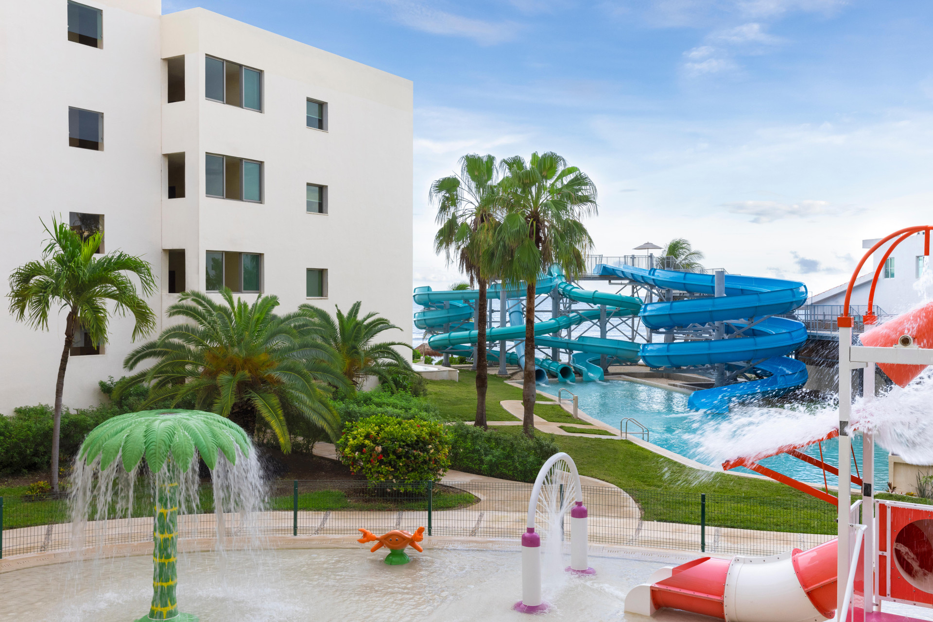 Suite Familia -5 personas- Júnior con Vista a la Piscina
