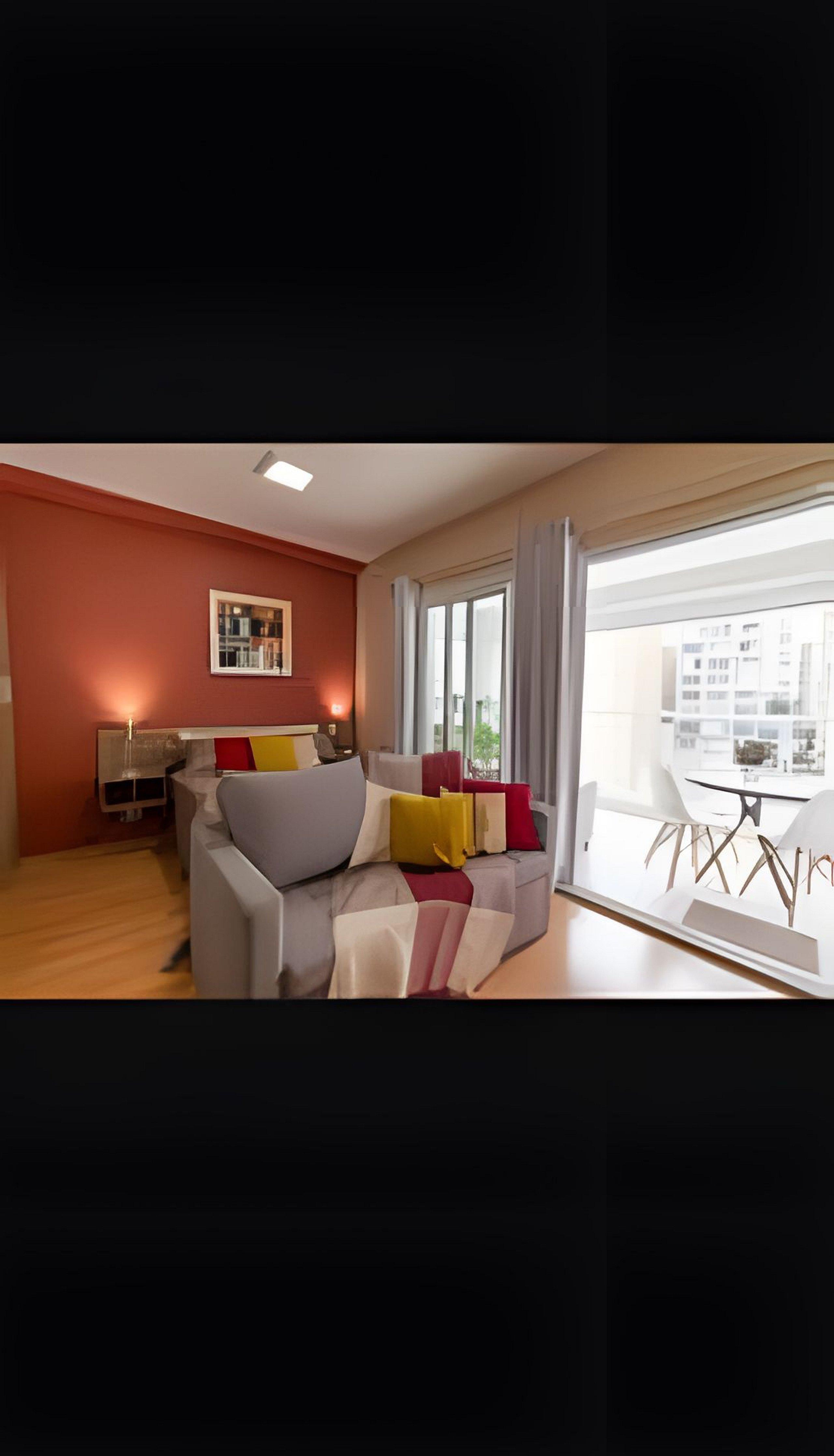 image-housing-carousel