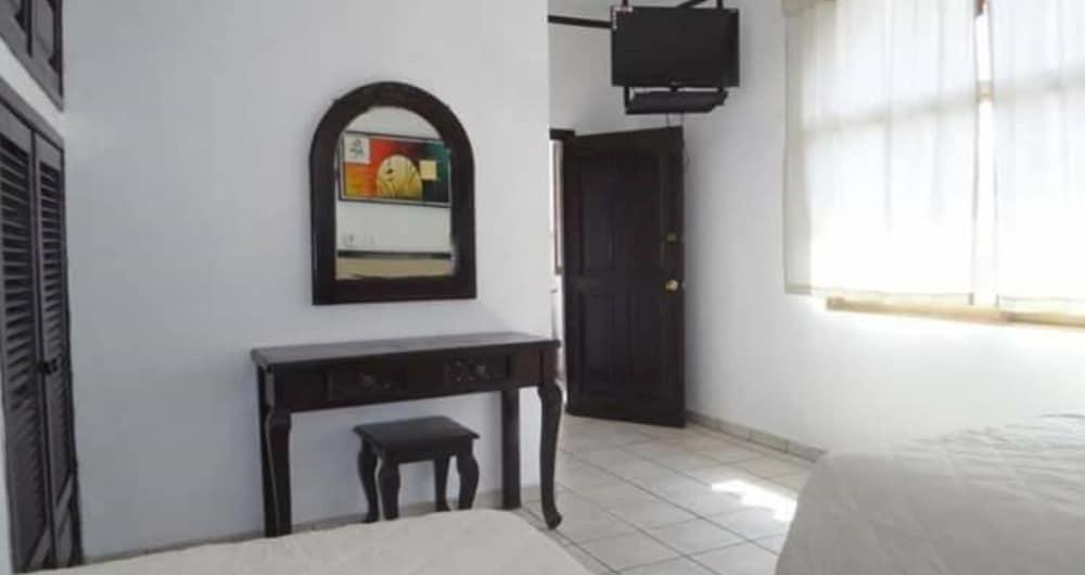image-housing-carousel
