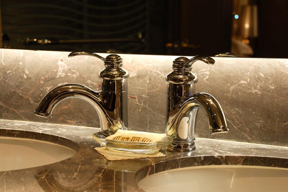 image-housing-carousel
