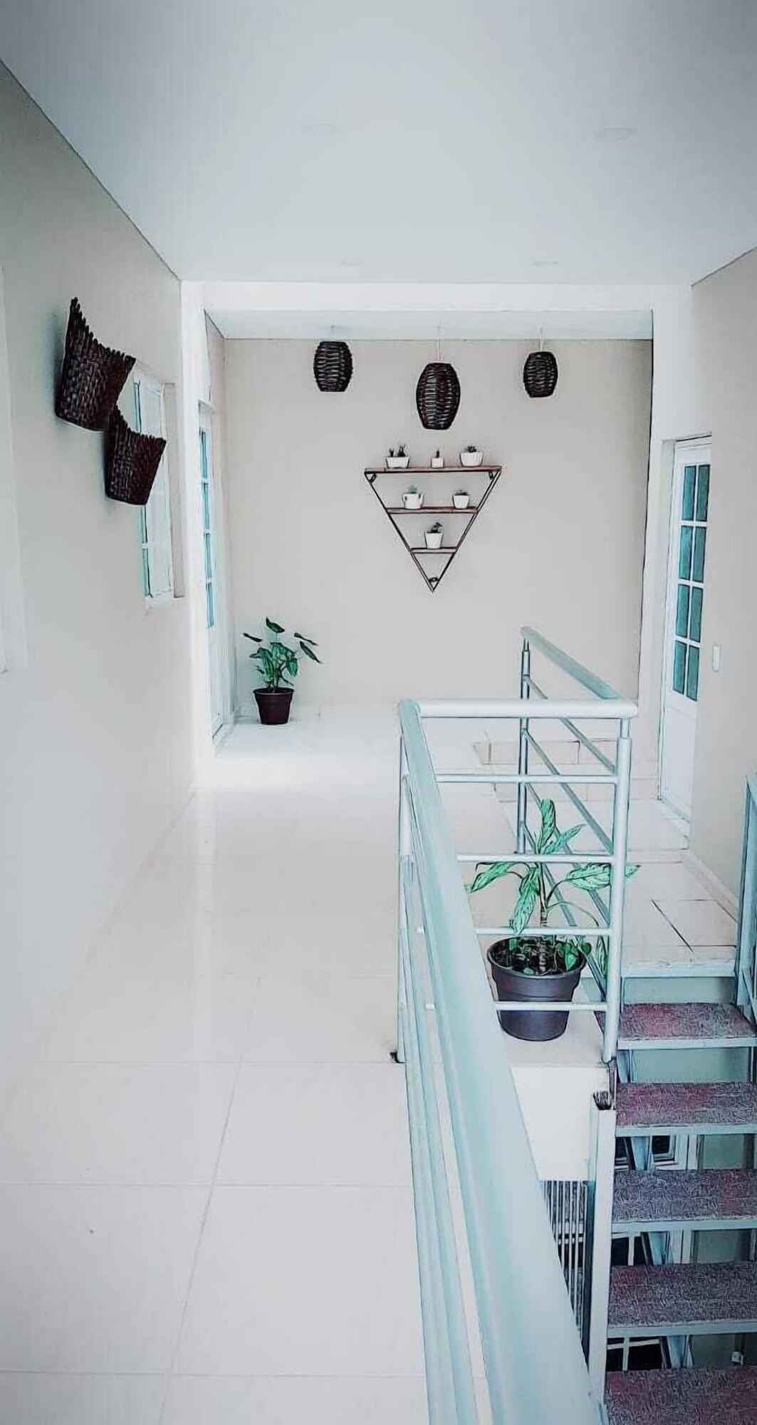 image-housing-carousel