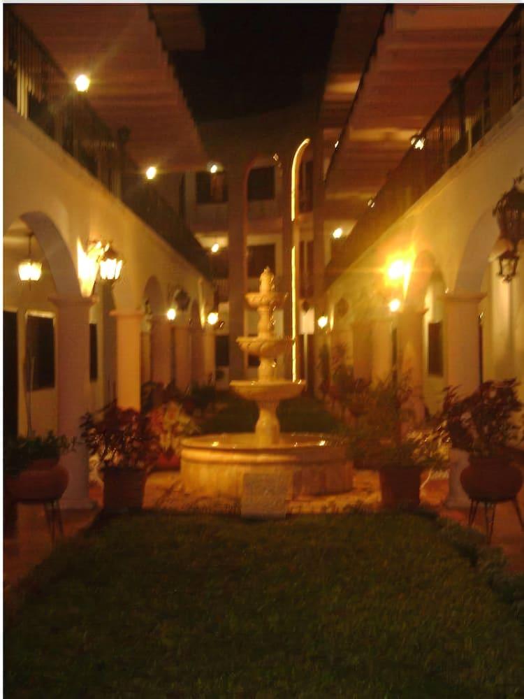image-housing-carousel