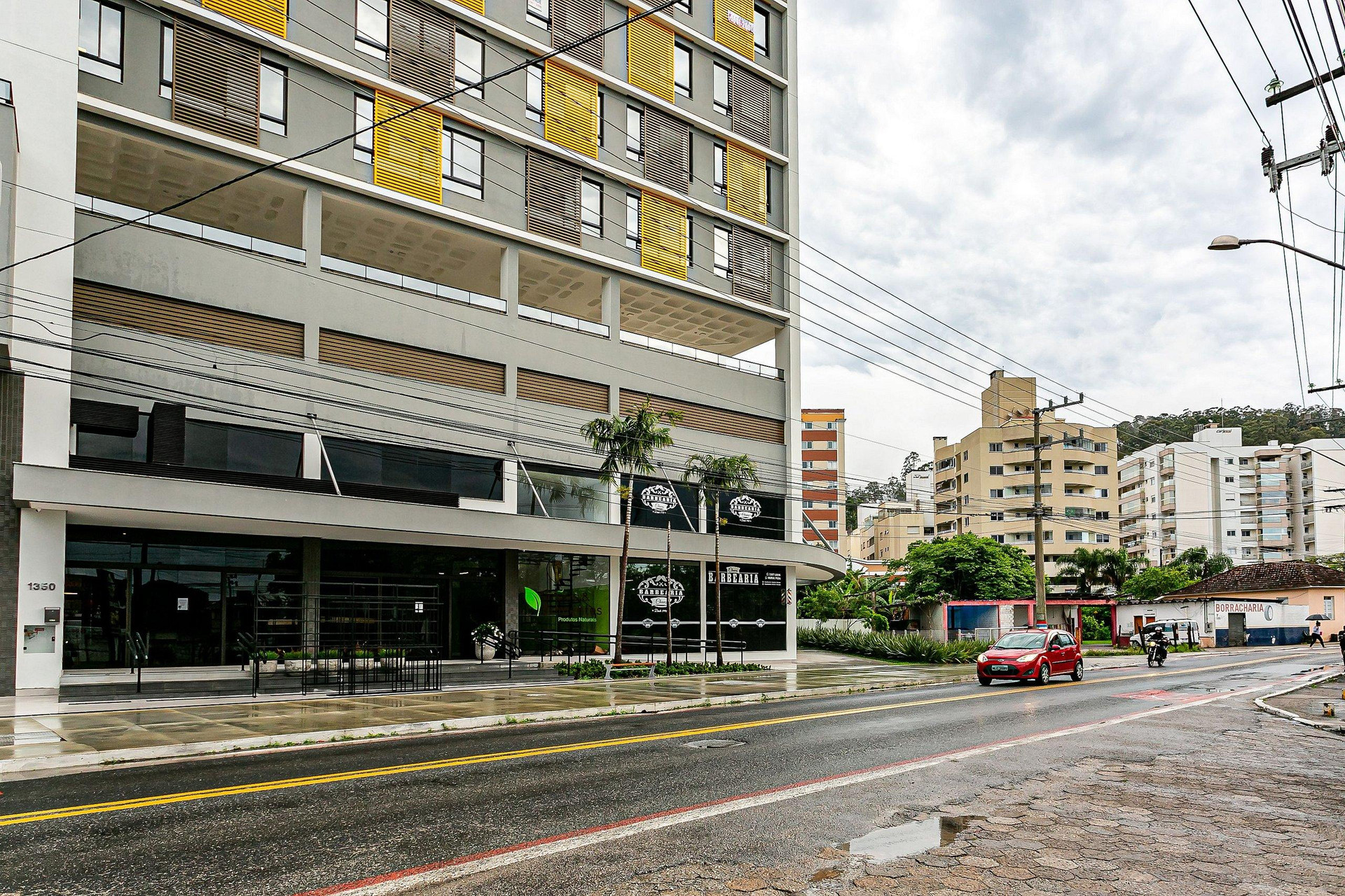 image-housing-carousel