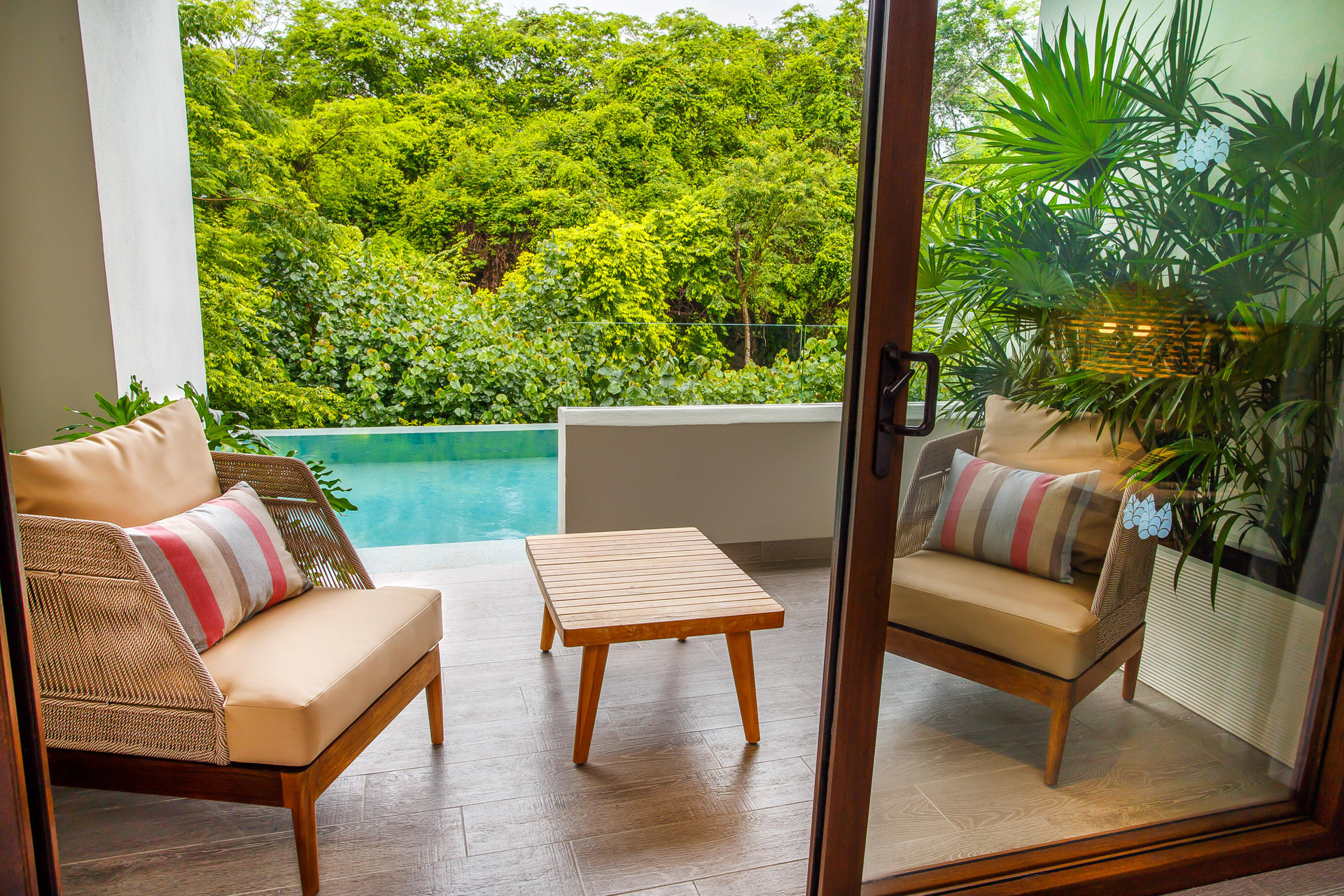 Habitación de Lujo con Vista a la Piscina