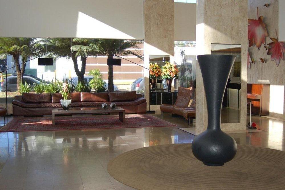image-housing-carousel