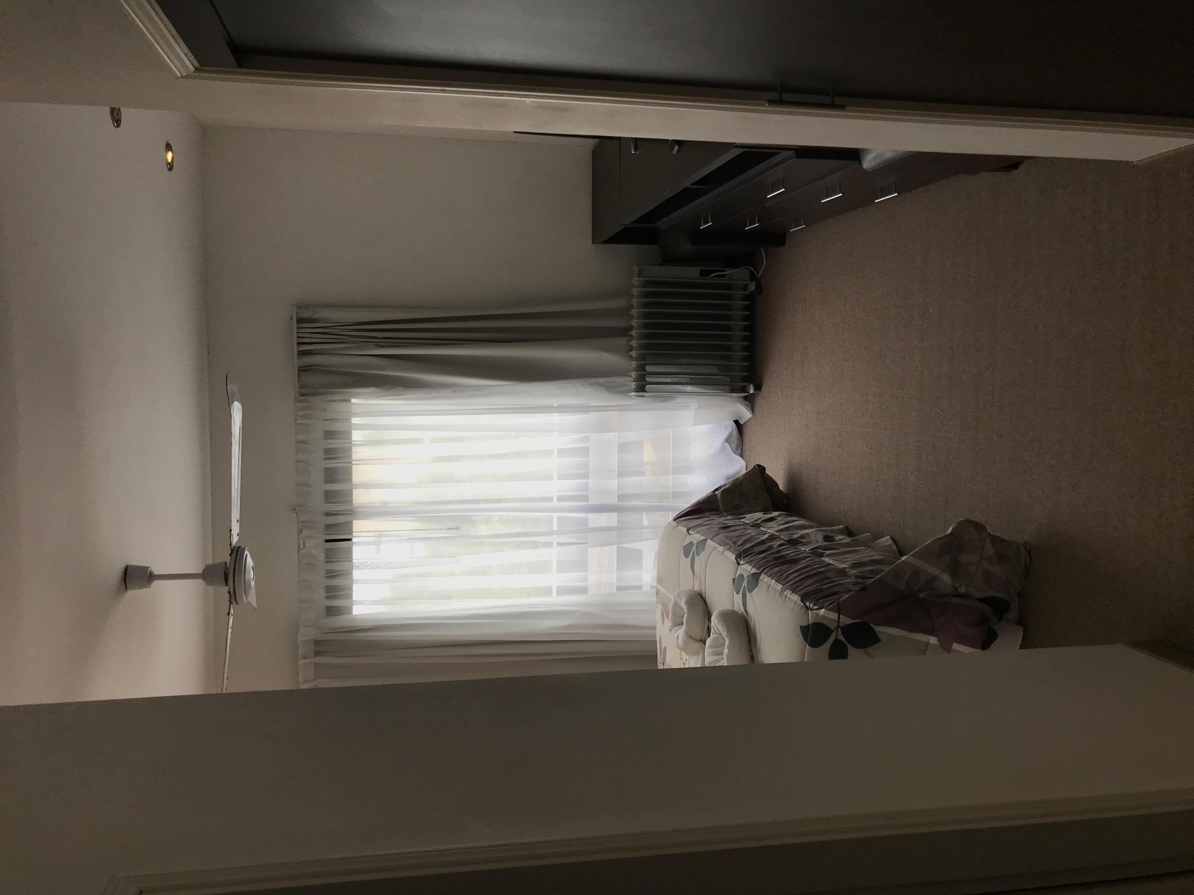 image-housing-carousel