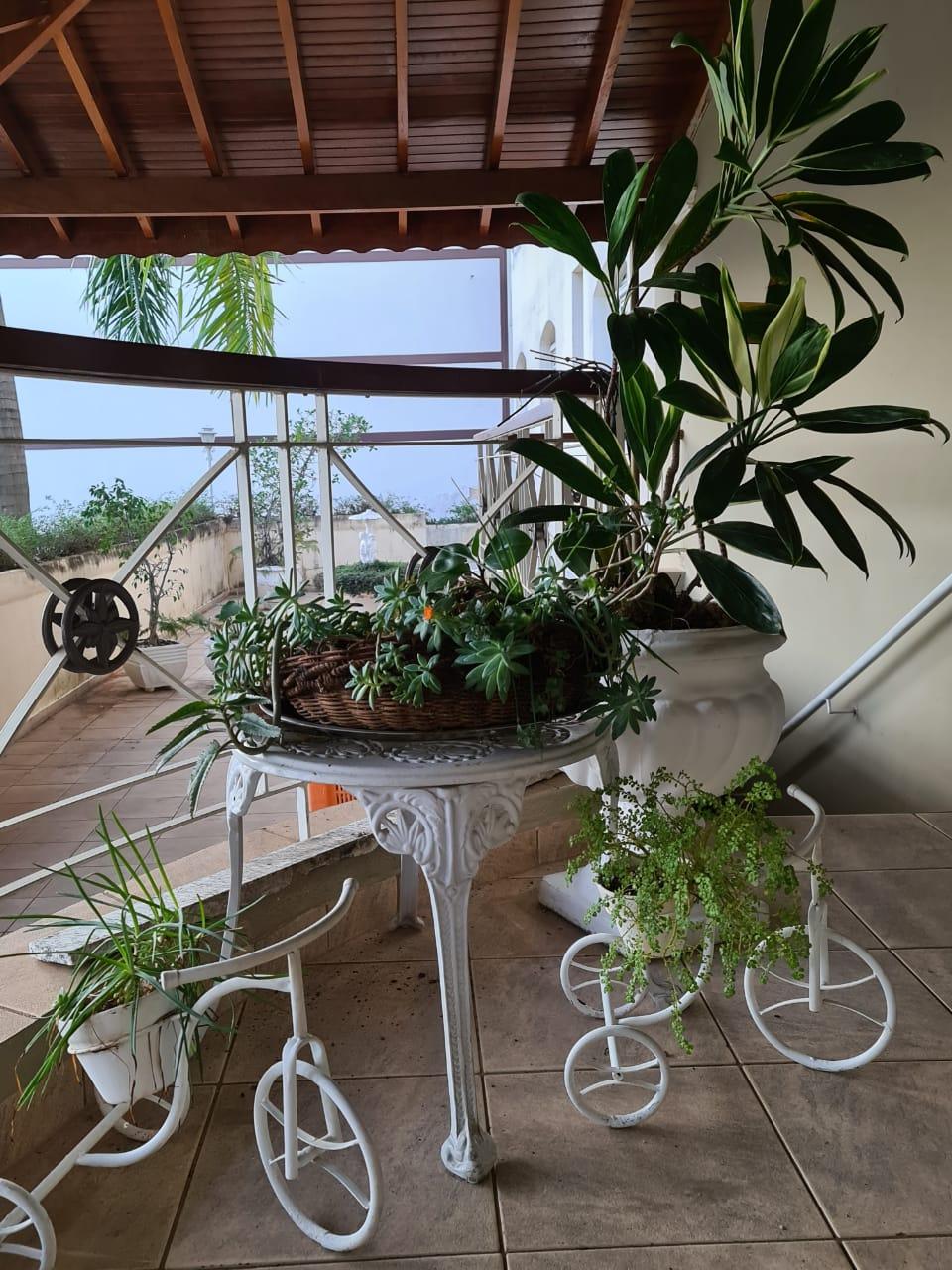 image-housing-carousel