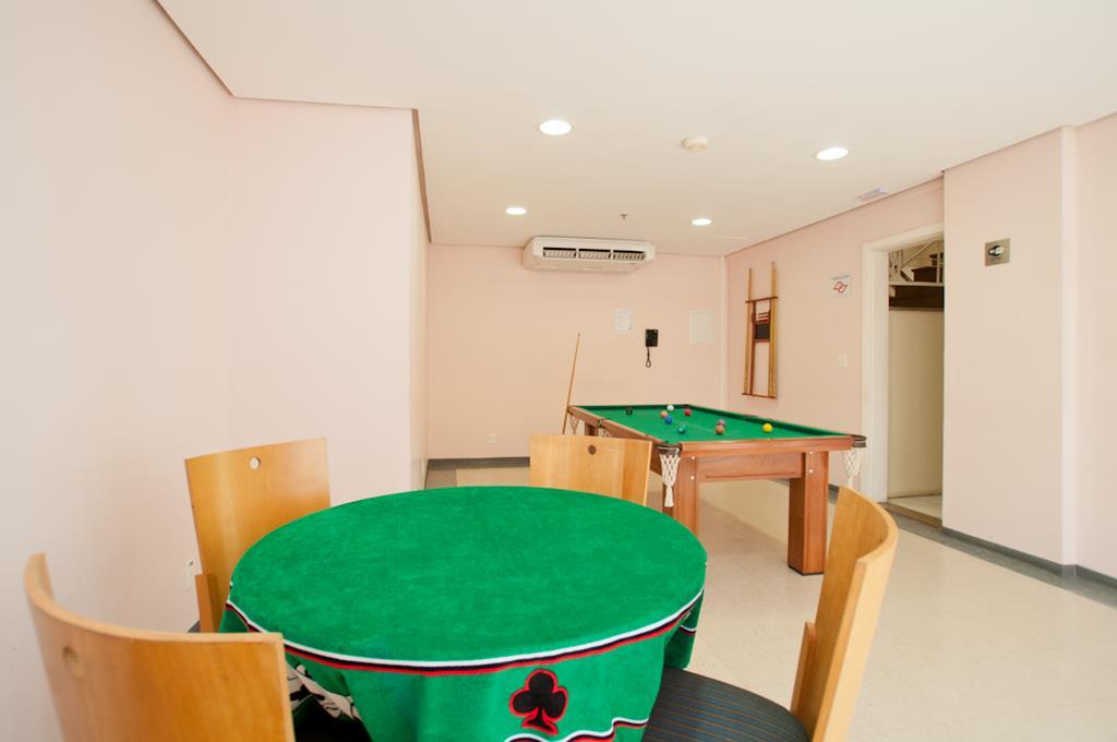 image-housing-carousel