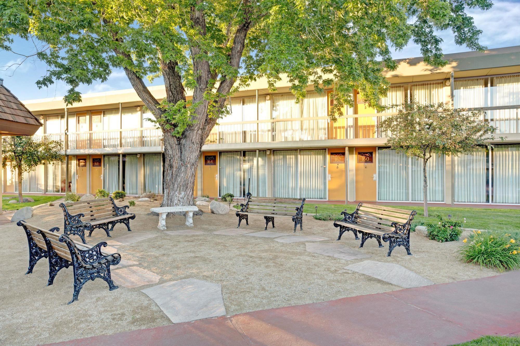 image-housing-carousel