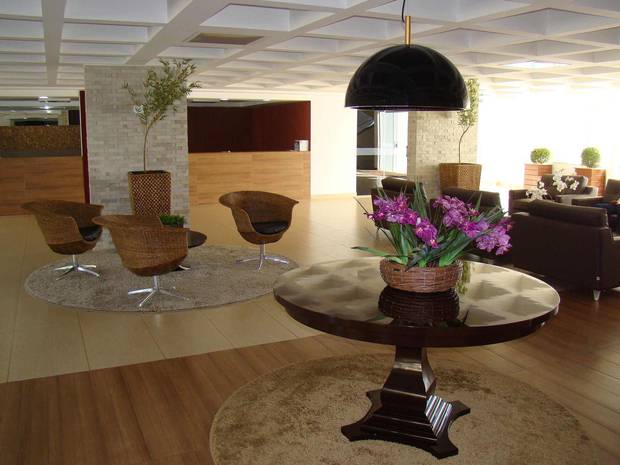 image-housing-carousel