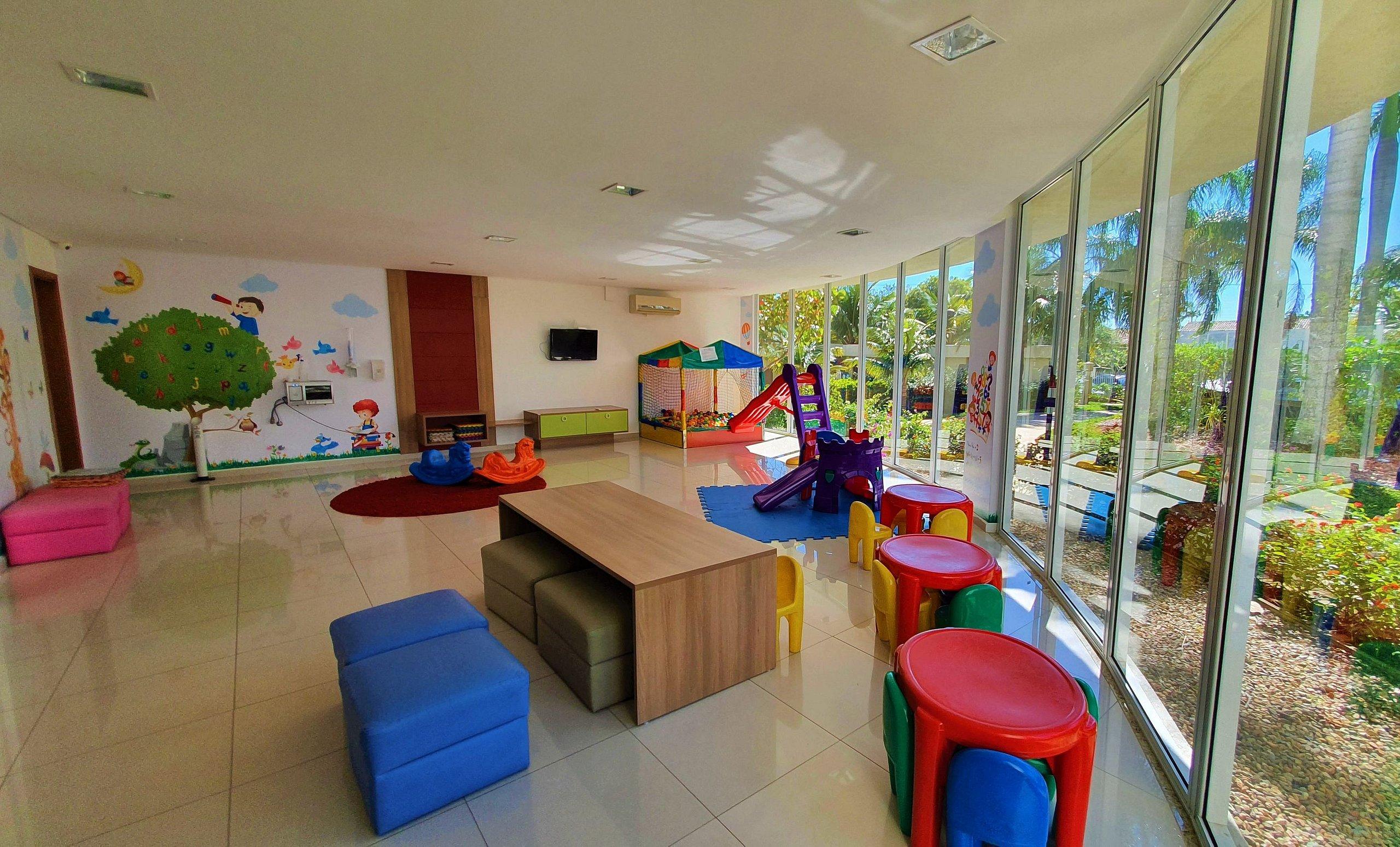 image-housing-carousel