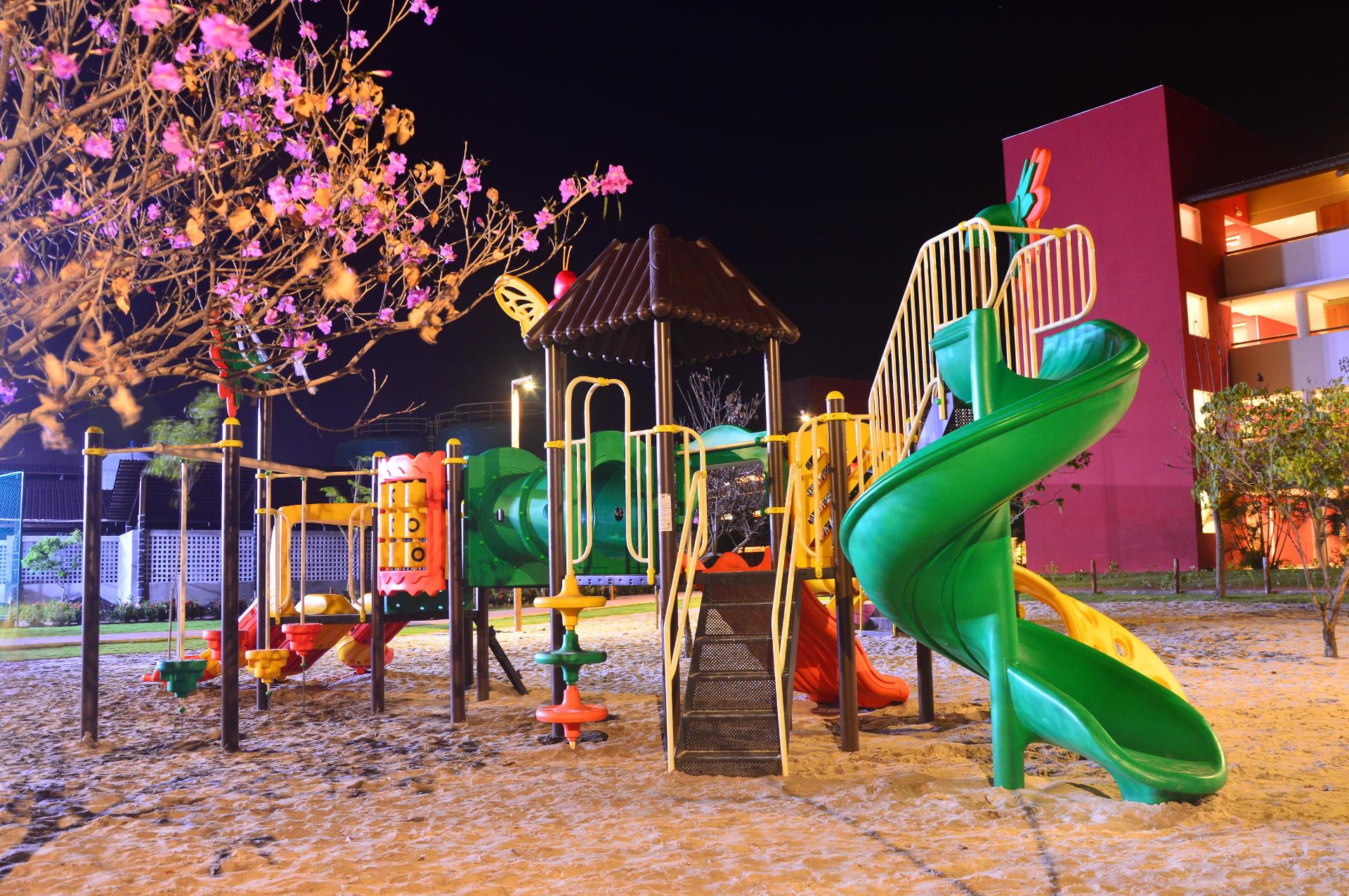 image-housing-carousel