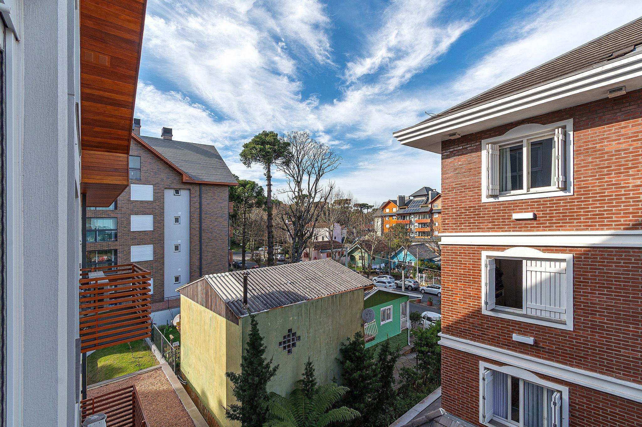 image-housing-carousel