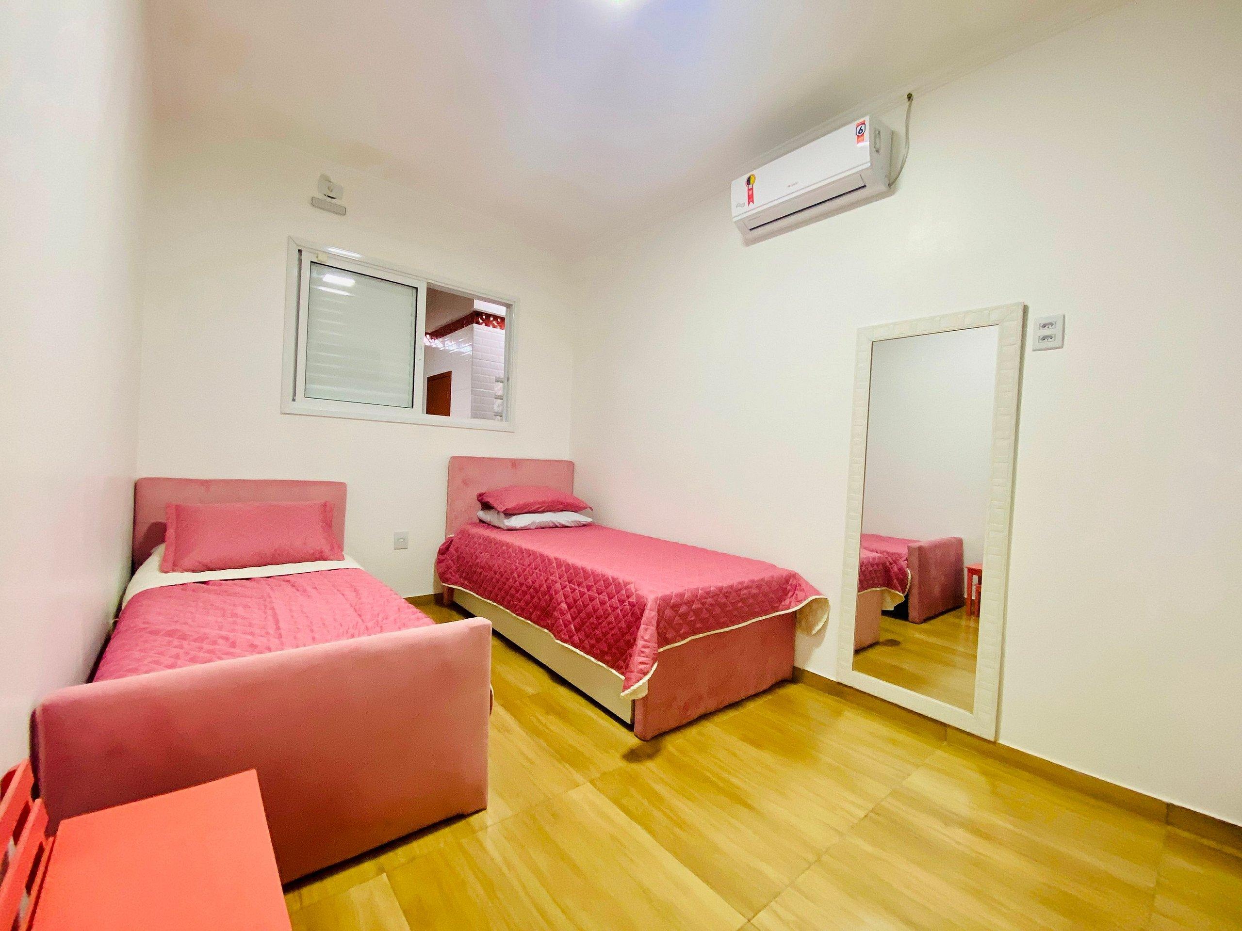 image-housing-carousel