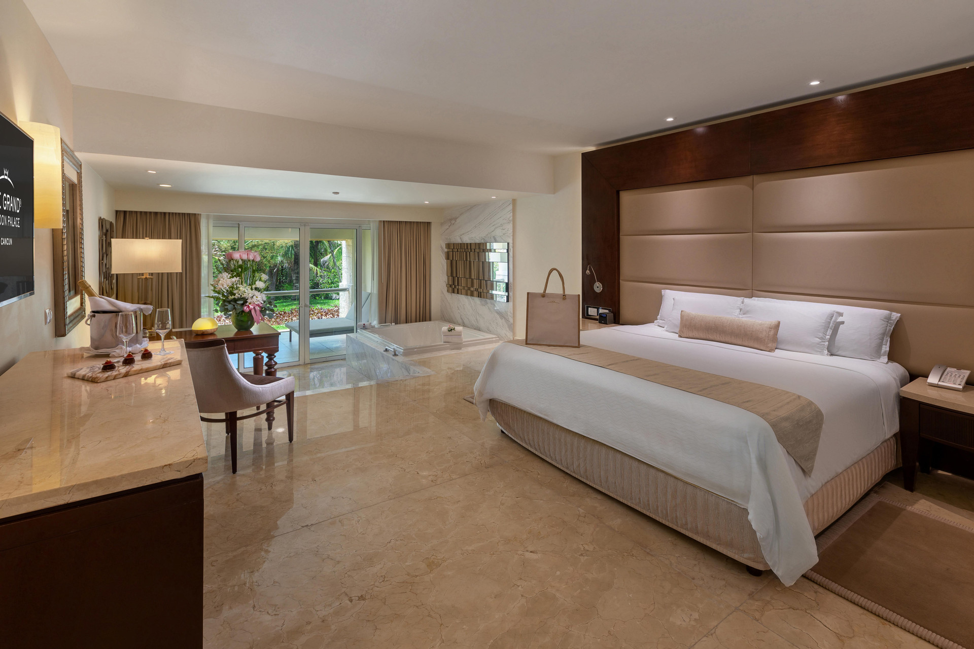 Grand Honeymoon Suite