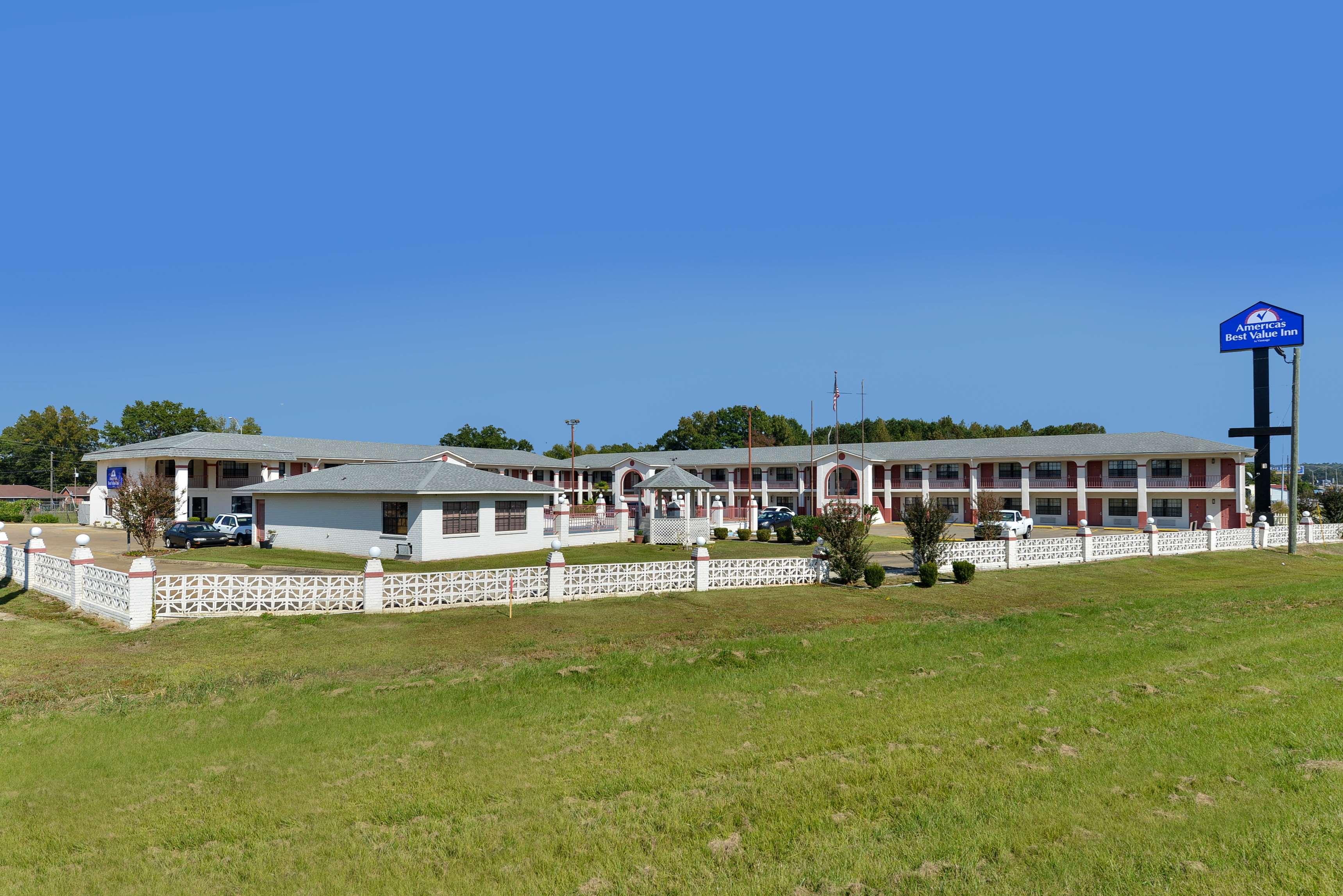 image-housing-carousel