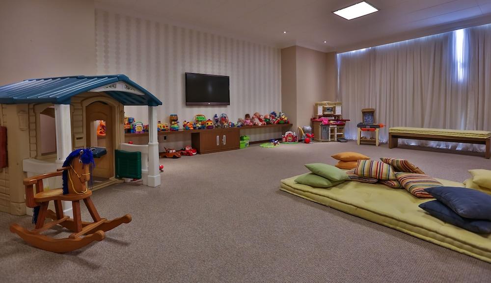 image-housing-carousel